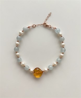 İnci Akumarin Taşlı Kalpli Karamel Rengi Kehribar Bileklik
