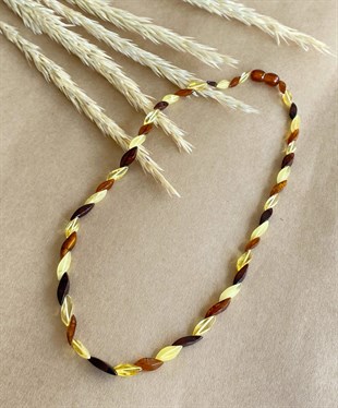 Özel Kesim Çok Renkli Kehribar Kolye