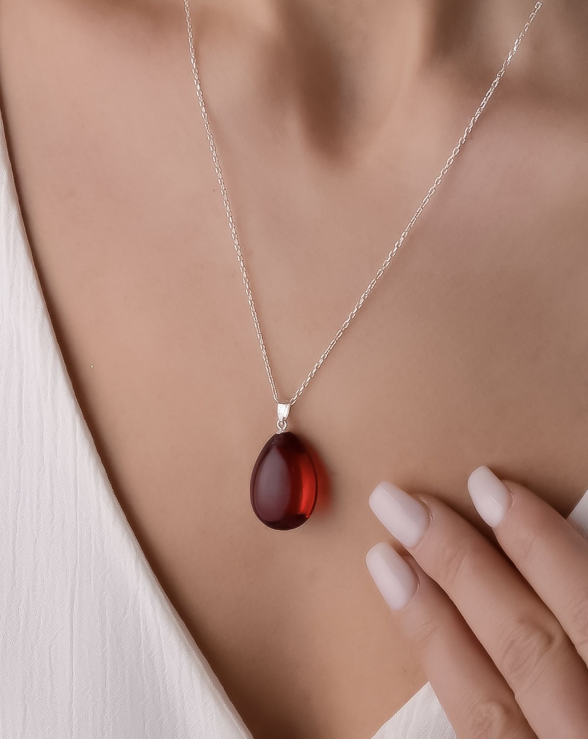 925 Ayar Gümüş Özel Seri Kırmızı Kehribar Kolye