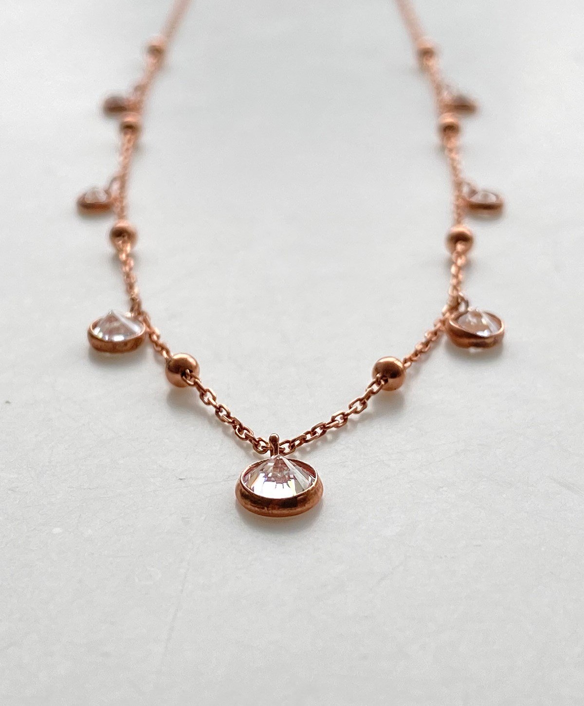 Gurmet Taşlı Top Detaylı Gümüş Kolye