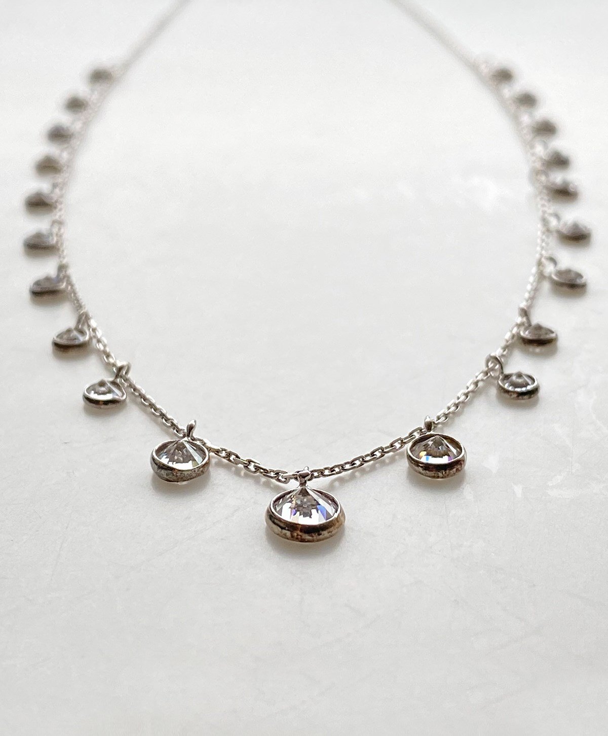 Gurmet Taşlı Top Detaylı Gümüş Kolye