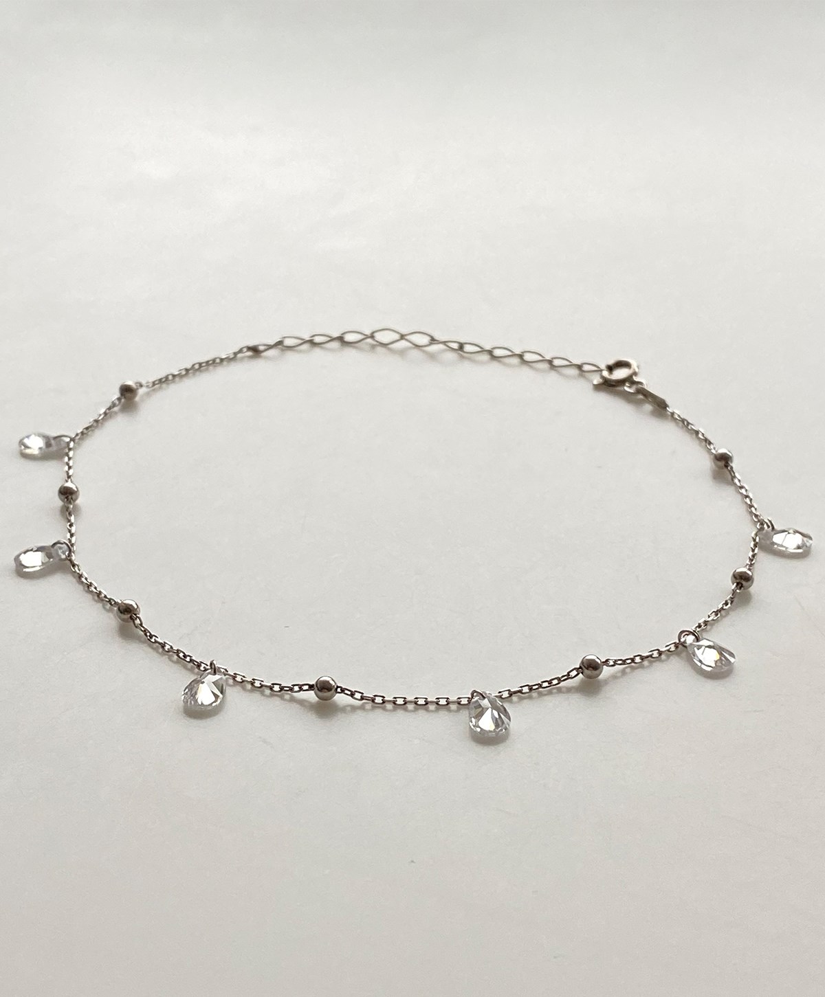 Oval Beyaz Taşlı Top Detaylı Gümüş Halhal