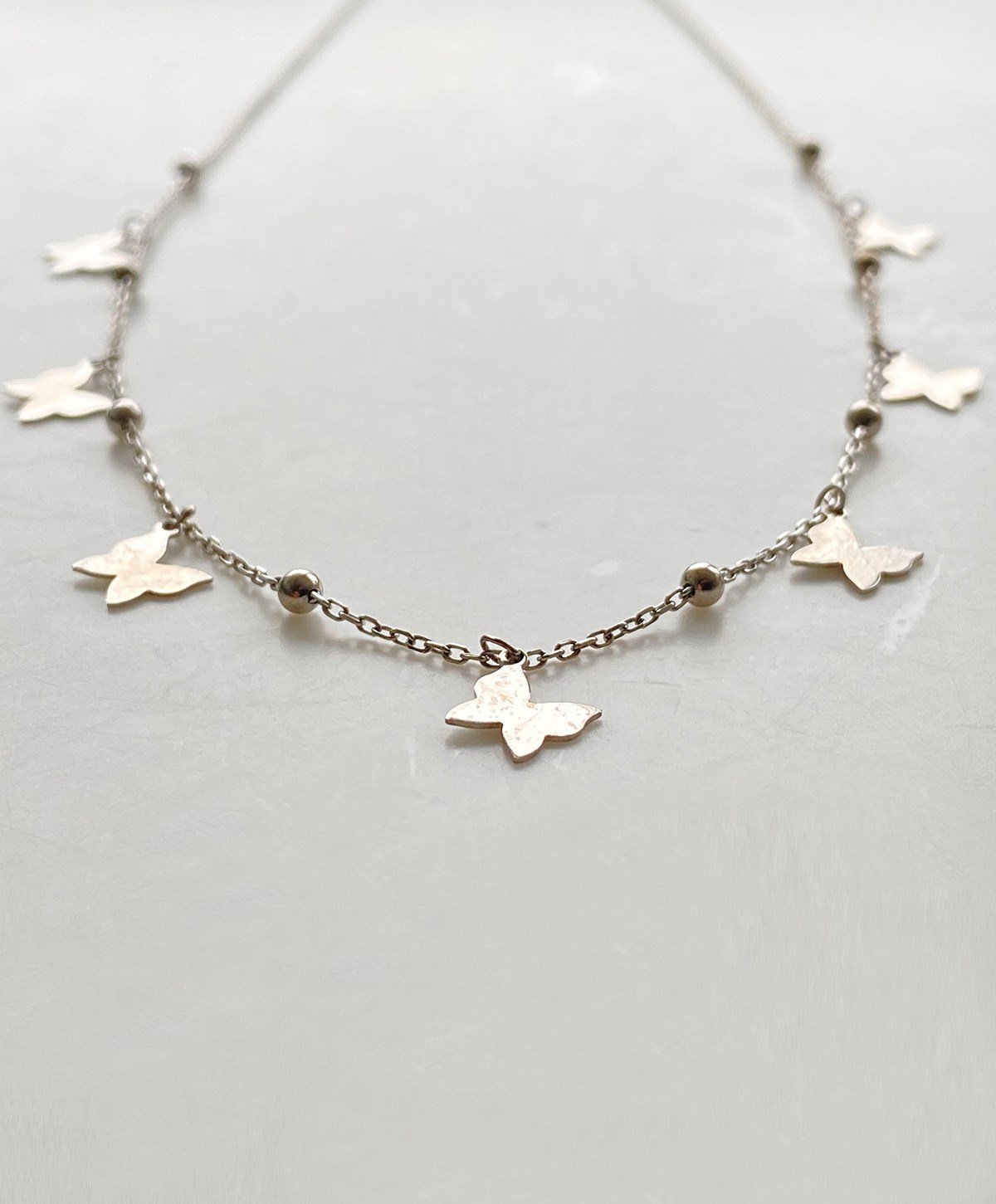 Top Detaylı Kelebek Gümüş Kolye