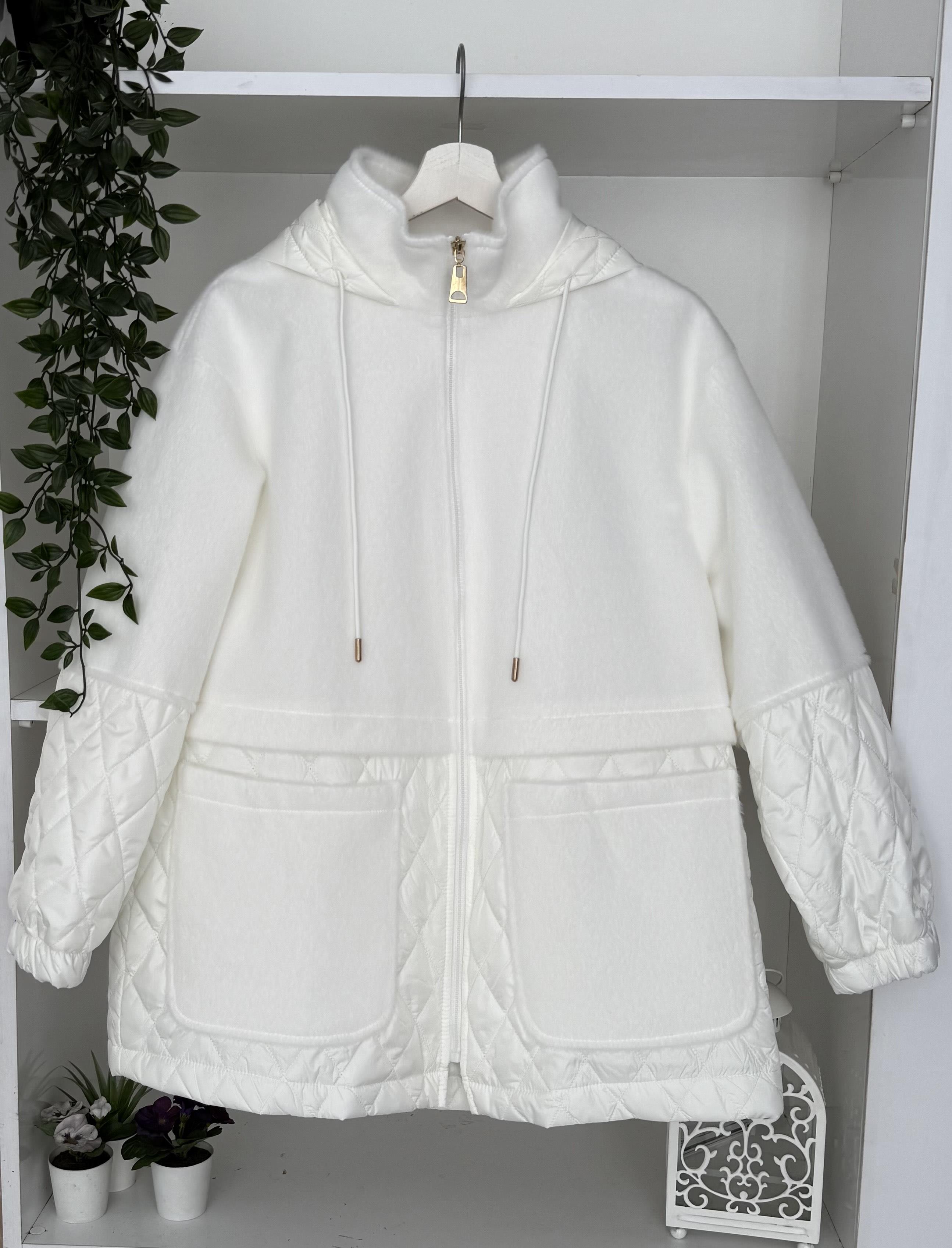 Kapüşonlu Kısa Şişme Mont Beyaz