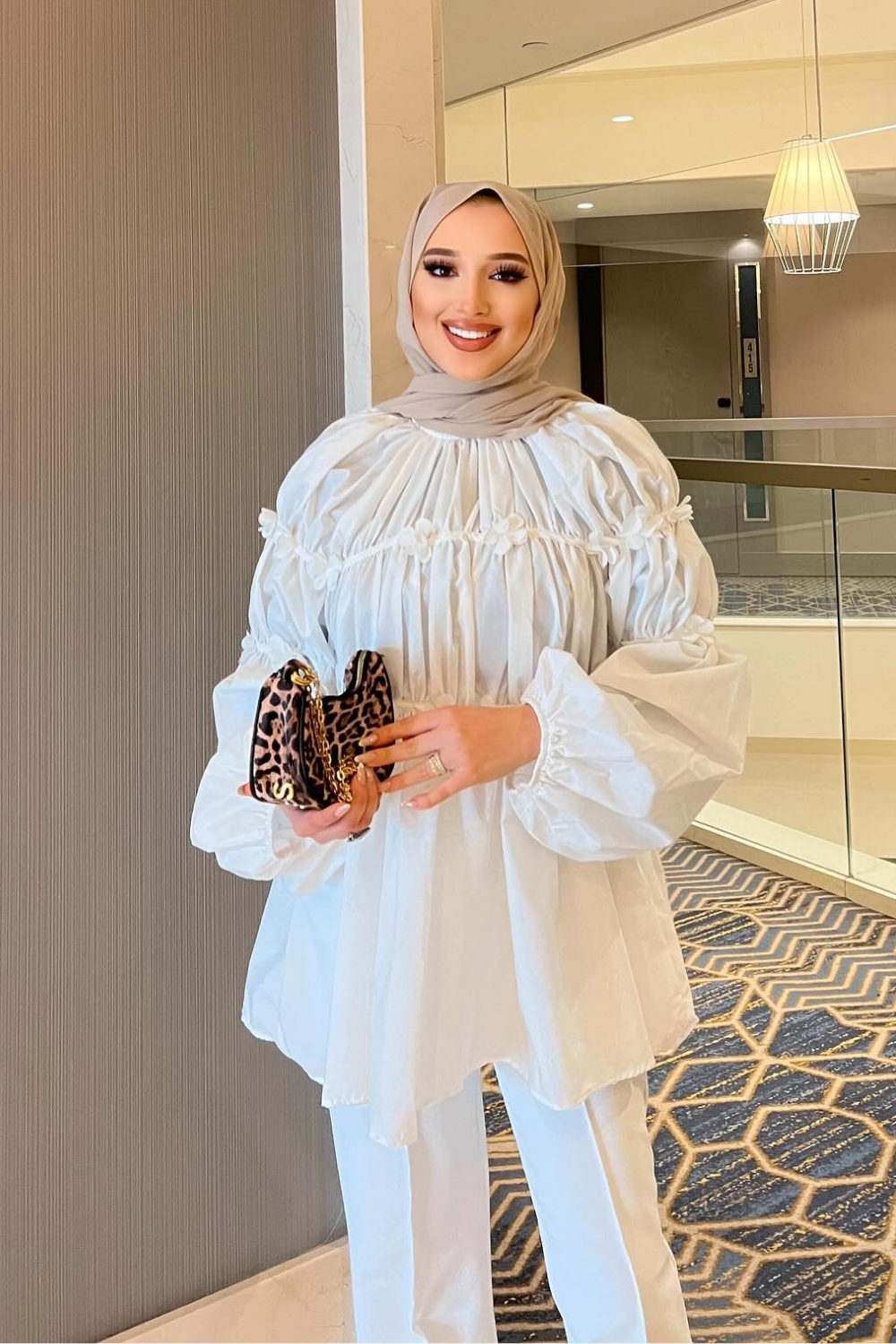 Çiçek Detaylı Gömlek Beyaz