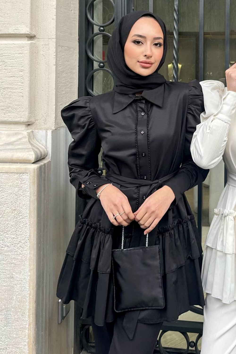 İNCİ DETAYLI GÖMLEK SİYAH