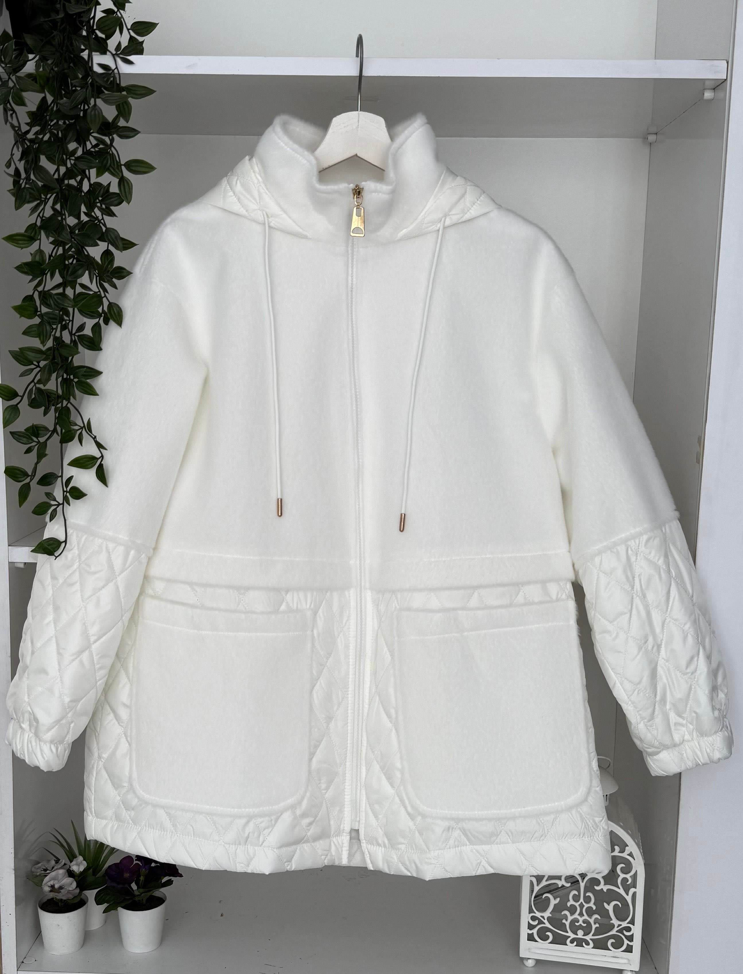 Kapüşonlu Kısa Şişme Mont Beyaz