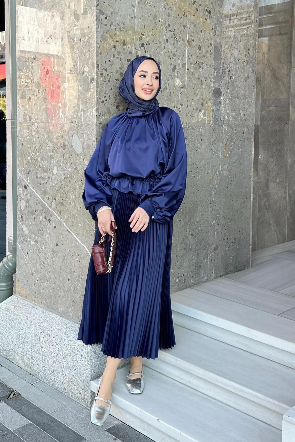 YAKASI DÜĞÜMLÜ SATEN BLUZ LACİVERT
