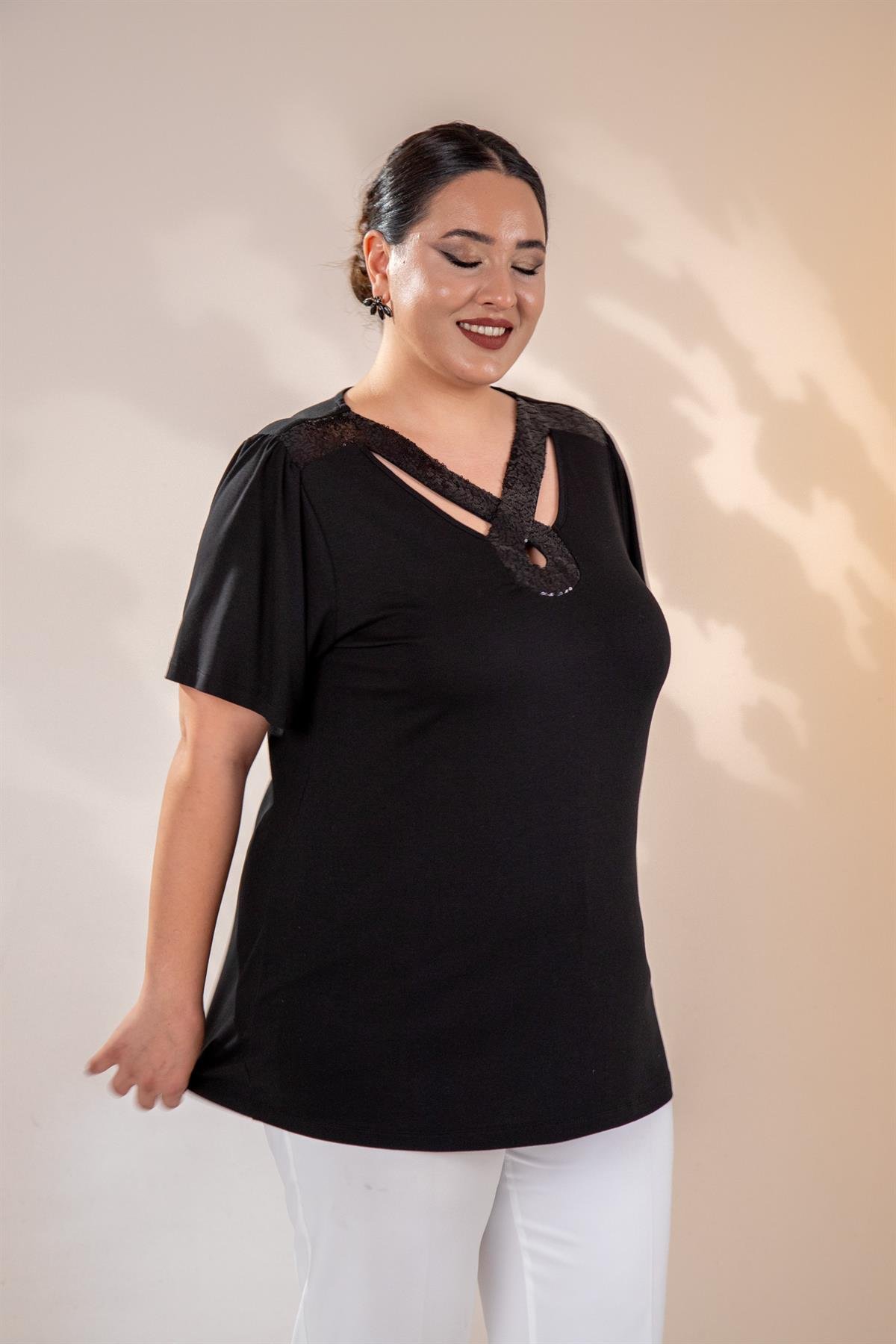 Büyük Beden 1111048 Yaka Pul Payet Detaylı Bluz  Siyah