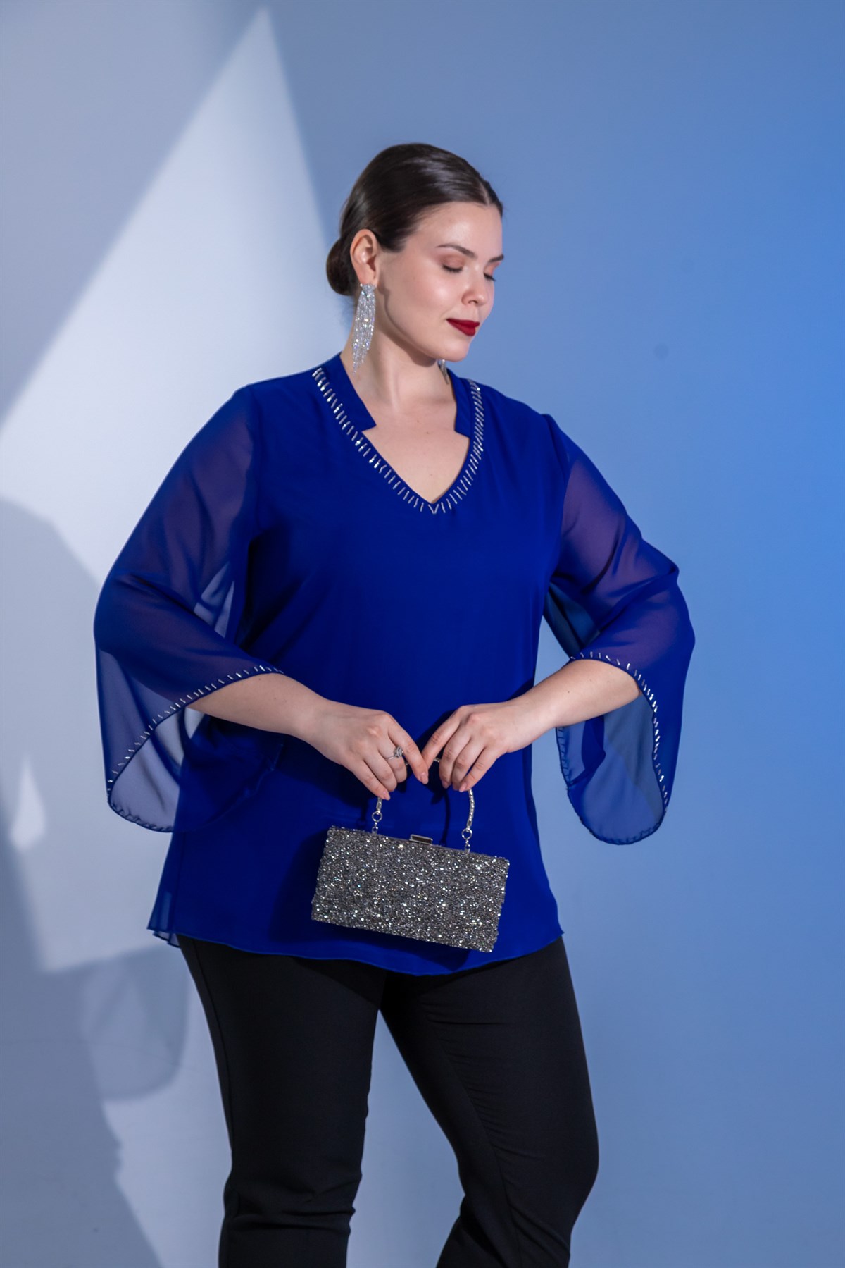 Büyük Beden 1122646 Boncuk İşlemeli Şifon Bluz Saks