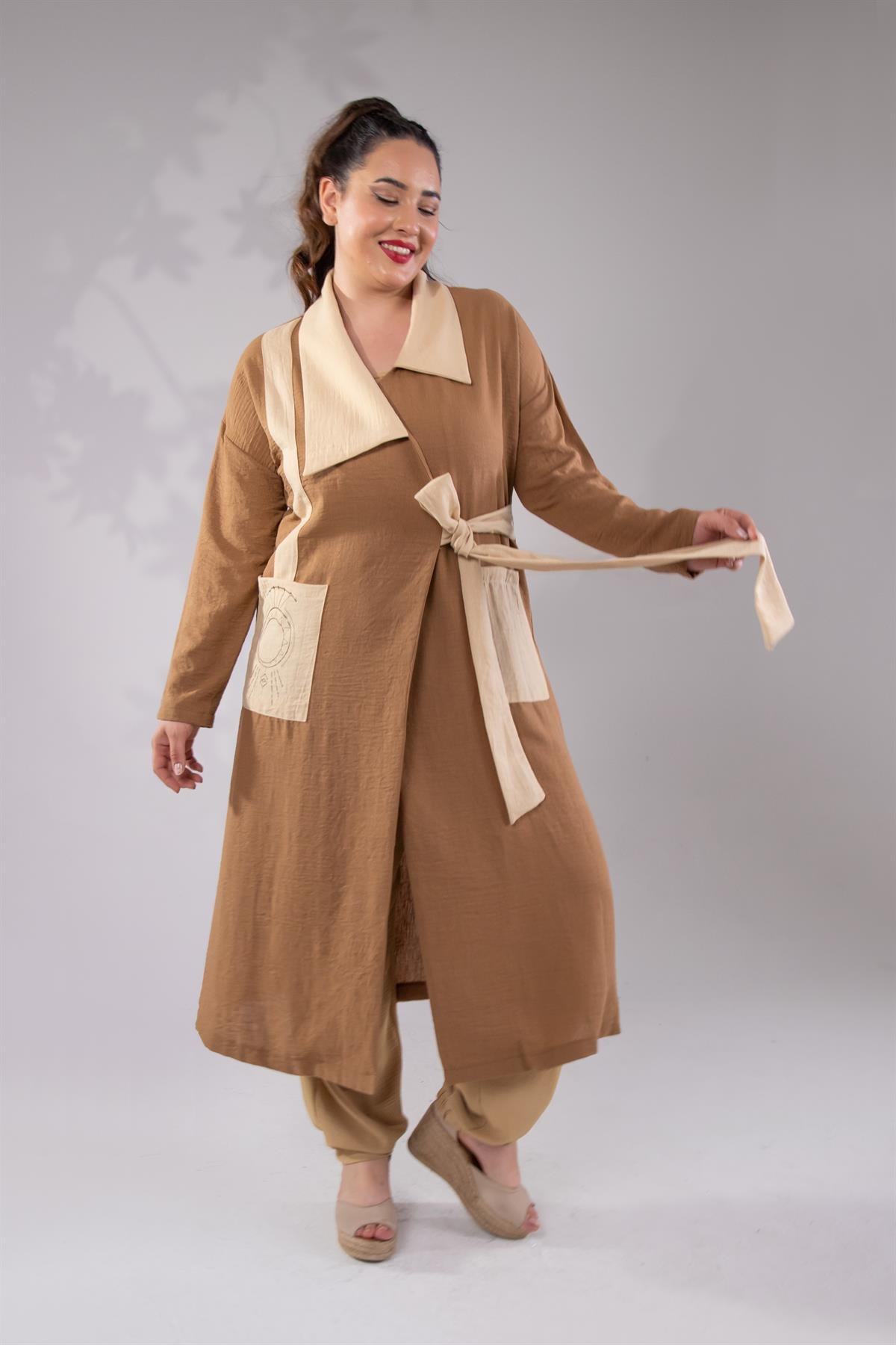 Büyük Beden 2251 Yan Bağlamalı Geniş Yaka Kap  Camel