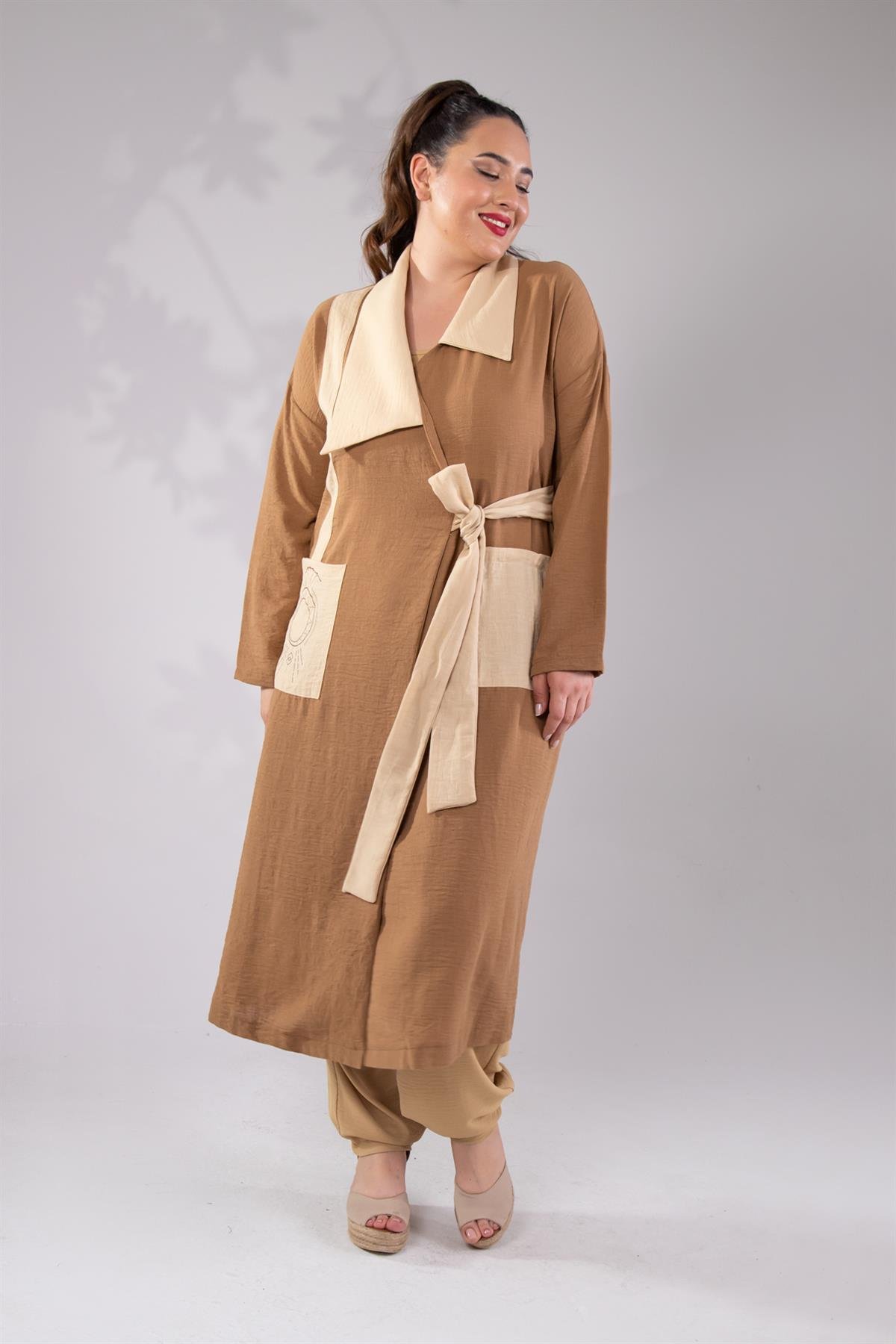 Büyük Beden 2251 Yan Bağlamalı Geniş Yaka Kap  Camel