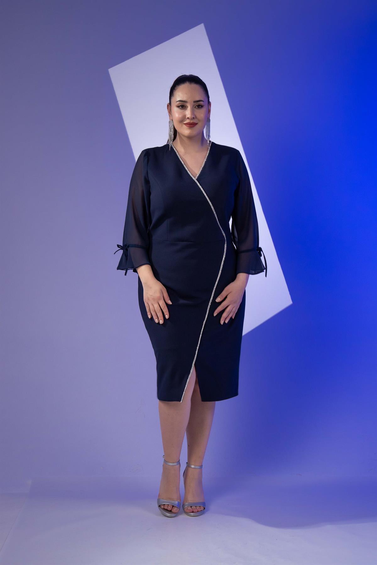 Büyük Beden 2424531 Kolu Pileli Kruvaze Abiye Lacivert