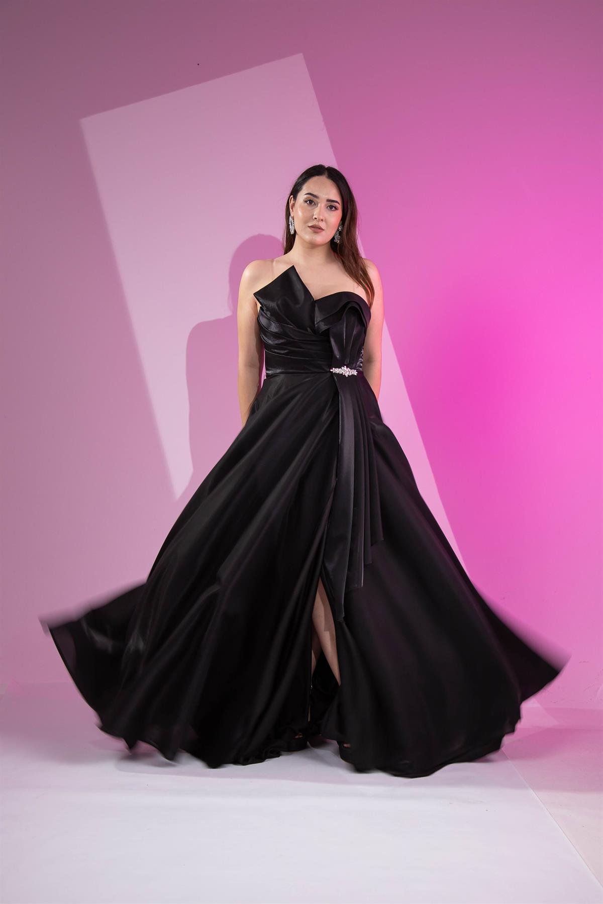 Büyük Beden 2424725 Pileli Straplez Abiye  Siyah