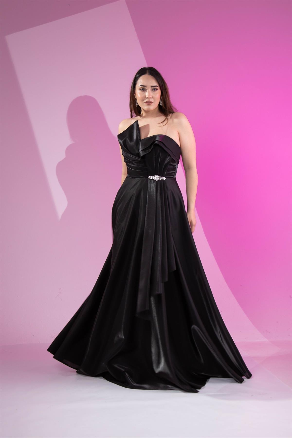 Büyük Beden 2424725 Pileli Straplez Abiye  Siyah