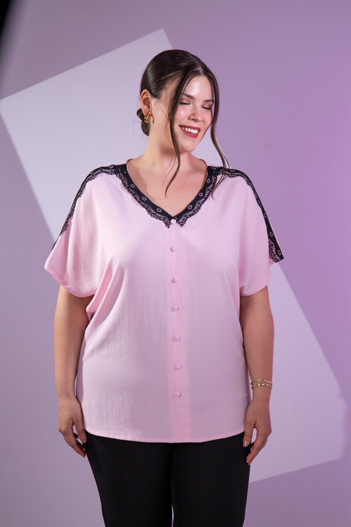 Büyük Beden 3331026 V Yaka Dantelli Bluz  Pembe