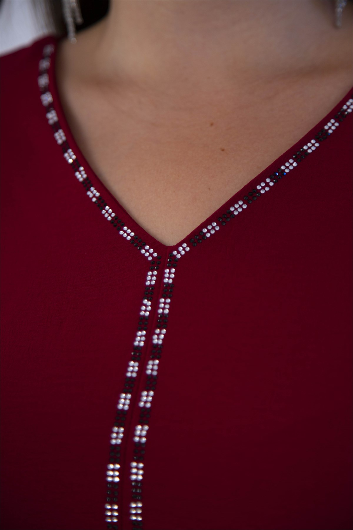 Büyük Beden 3331112 V Yaka Taş Detaylı Bluz  Bordo