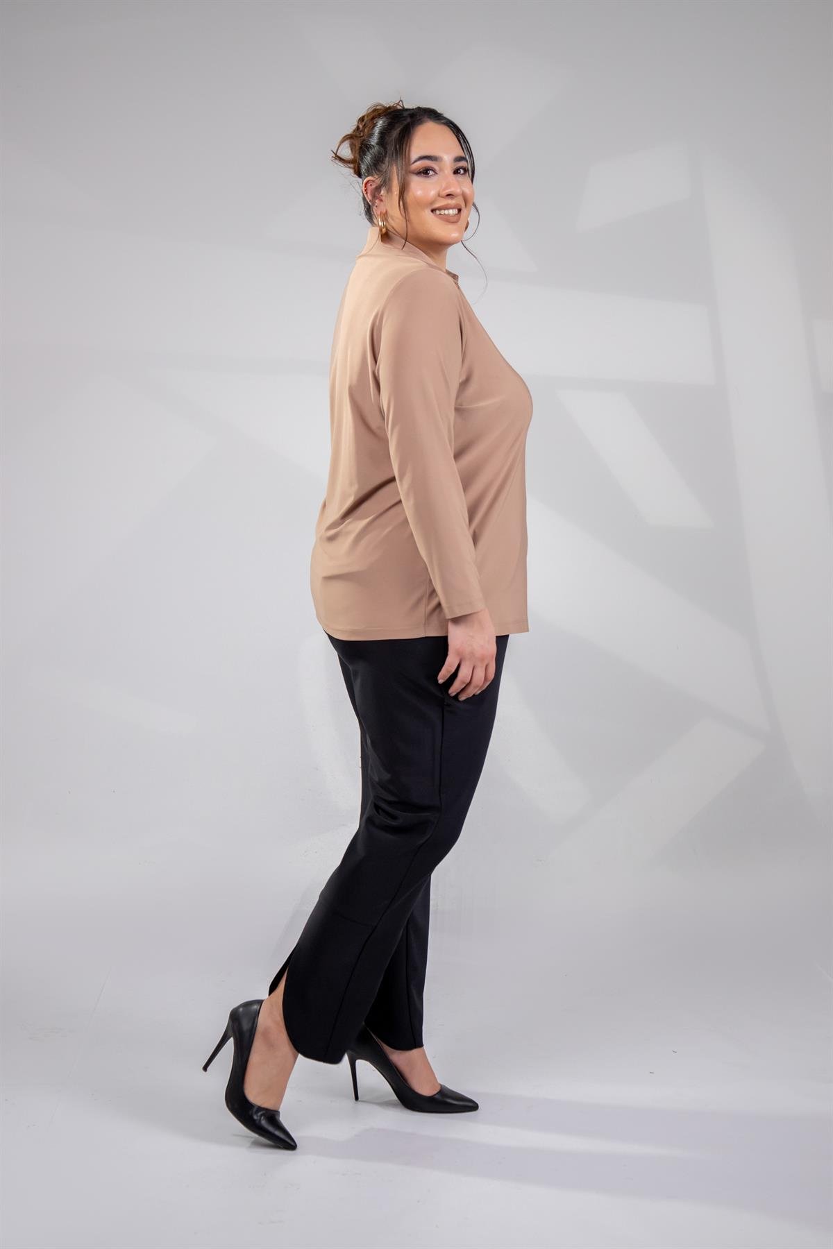 Büyük Beden 333201 Düğmeli Polo Yaka Bluz  Bej