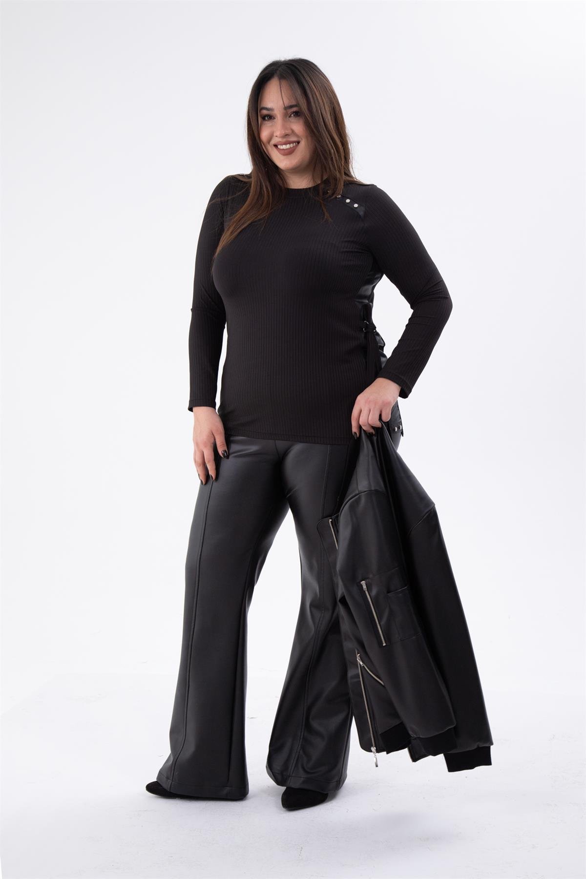 Büyük Beden 8037 Rivetli-Yanı Tokalı Bluz  Siyah