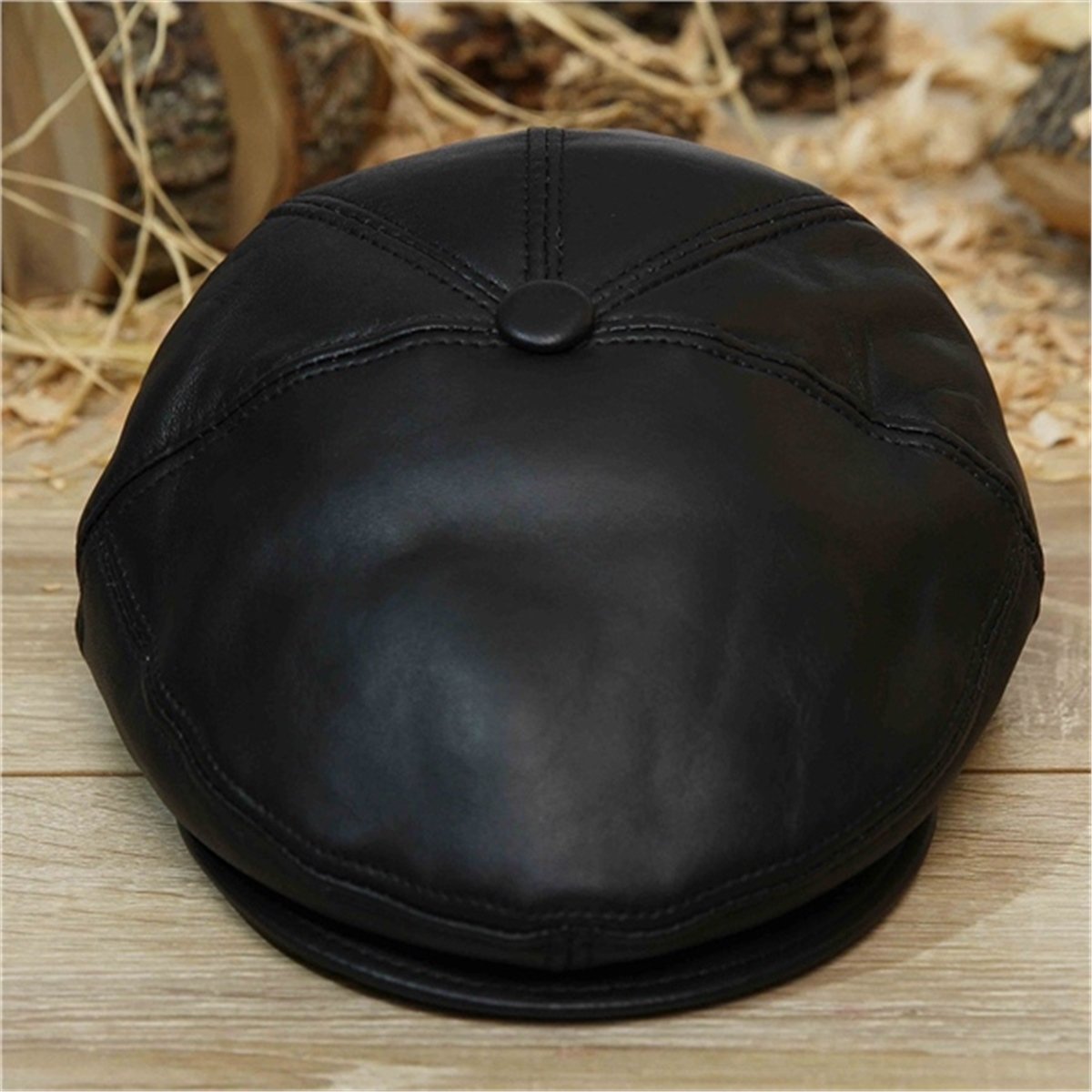 KULAKLI DERİ KASKET