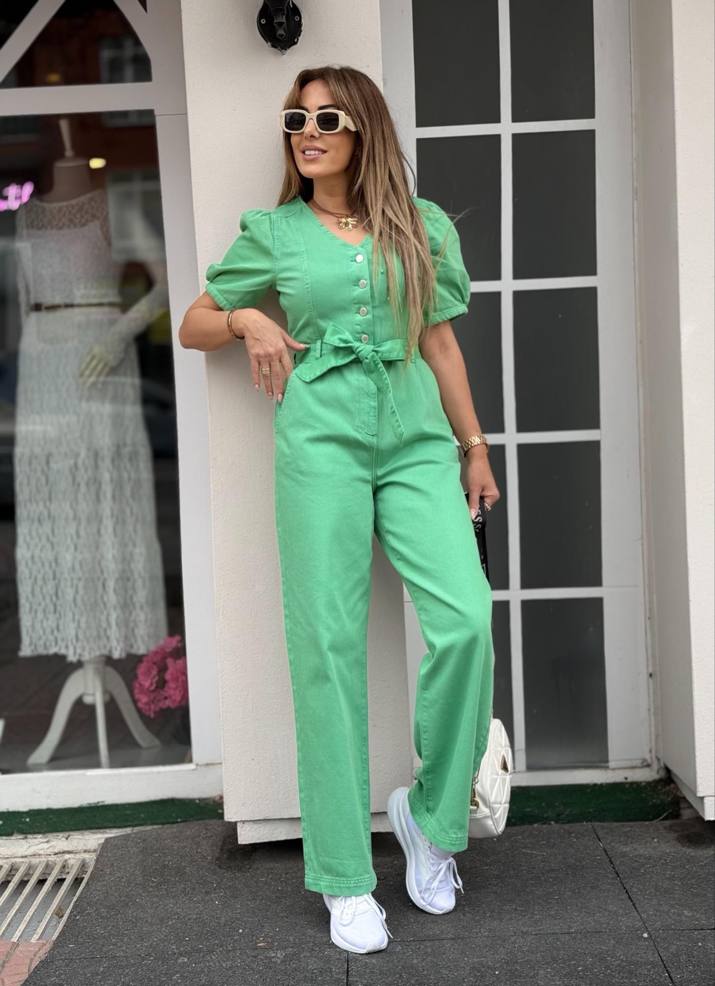 Beli Lastikli Kuşaklı Yeşil Denim TulumYeni Gelenler ModayBeli Lastikli Kuşaklı Yeşil Denim Tulum