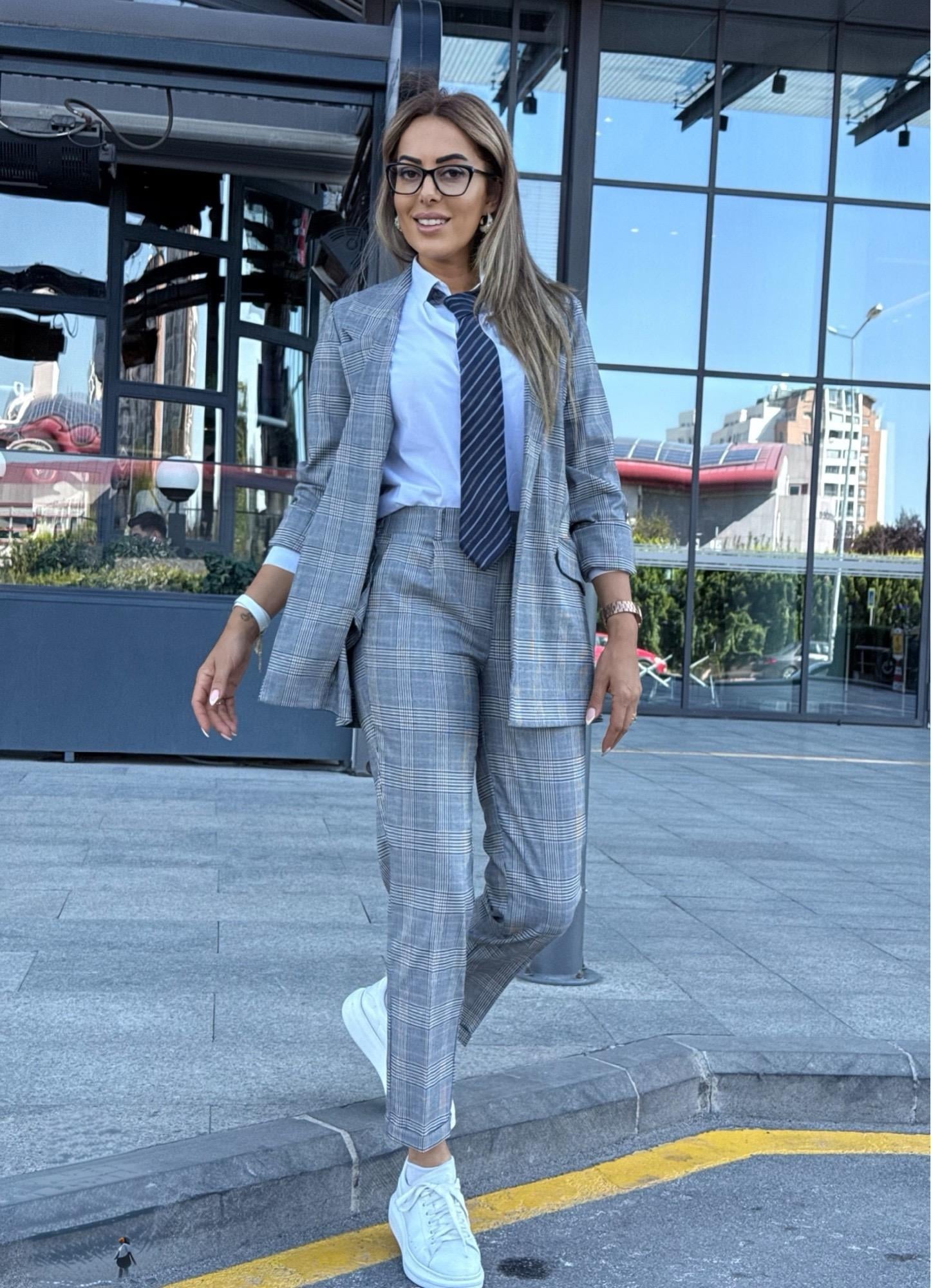 Kahve Gri Ekose Ceket Pantolon TakımYeni Gelenler ModayKahve Gri Ekose Ceket Pantolon Takım