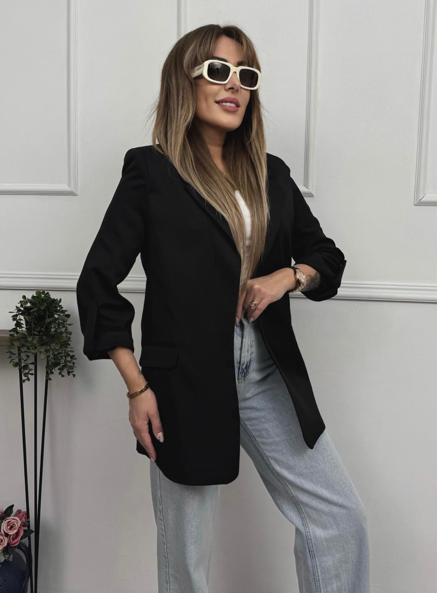Kol Katlamalı Siyah Blazer CeketYeni Gelenler ModayKol Katlamalı Siyah Blazer Ceket