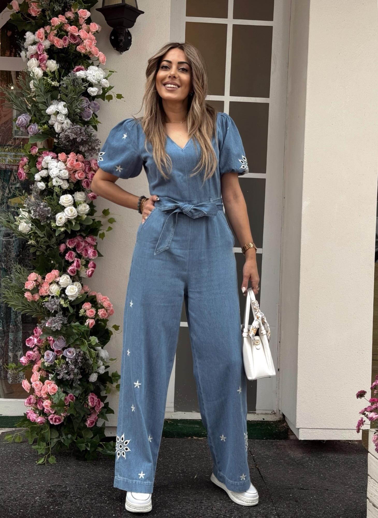 Nakışlı Karpuz Kol Mavi Denim TulumYeni Gelenler ModayNakışlı Karpuz Kol Mavi Denim Tulum