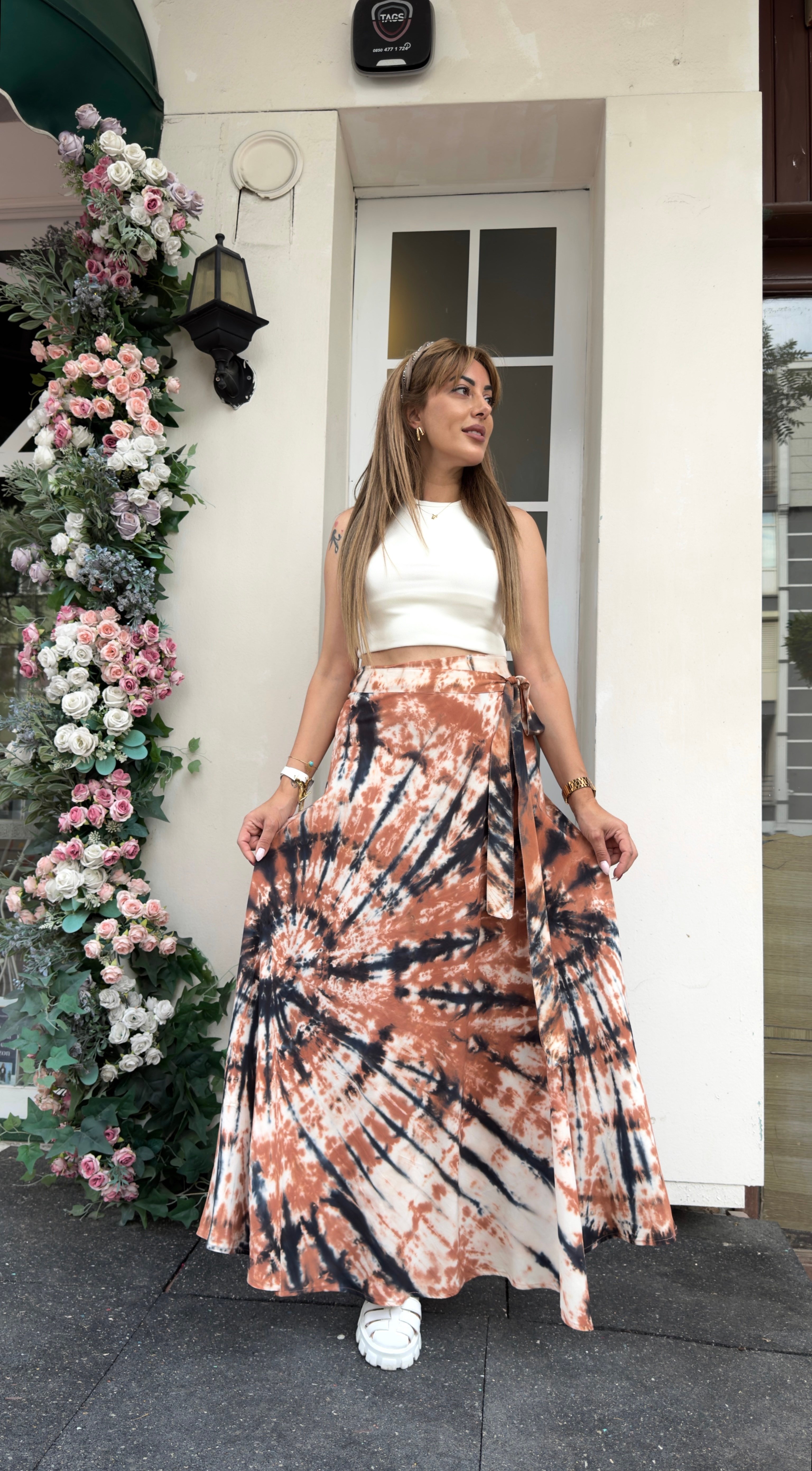 Sahara Batik Desenli Bağlama Detaylı Acı Kahve Maxi EtekYeni Gelenler ModaySahara Batik Desenli Bağlama Detaylı Acı Kahve Maxi Etek
