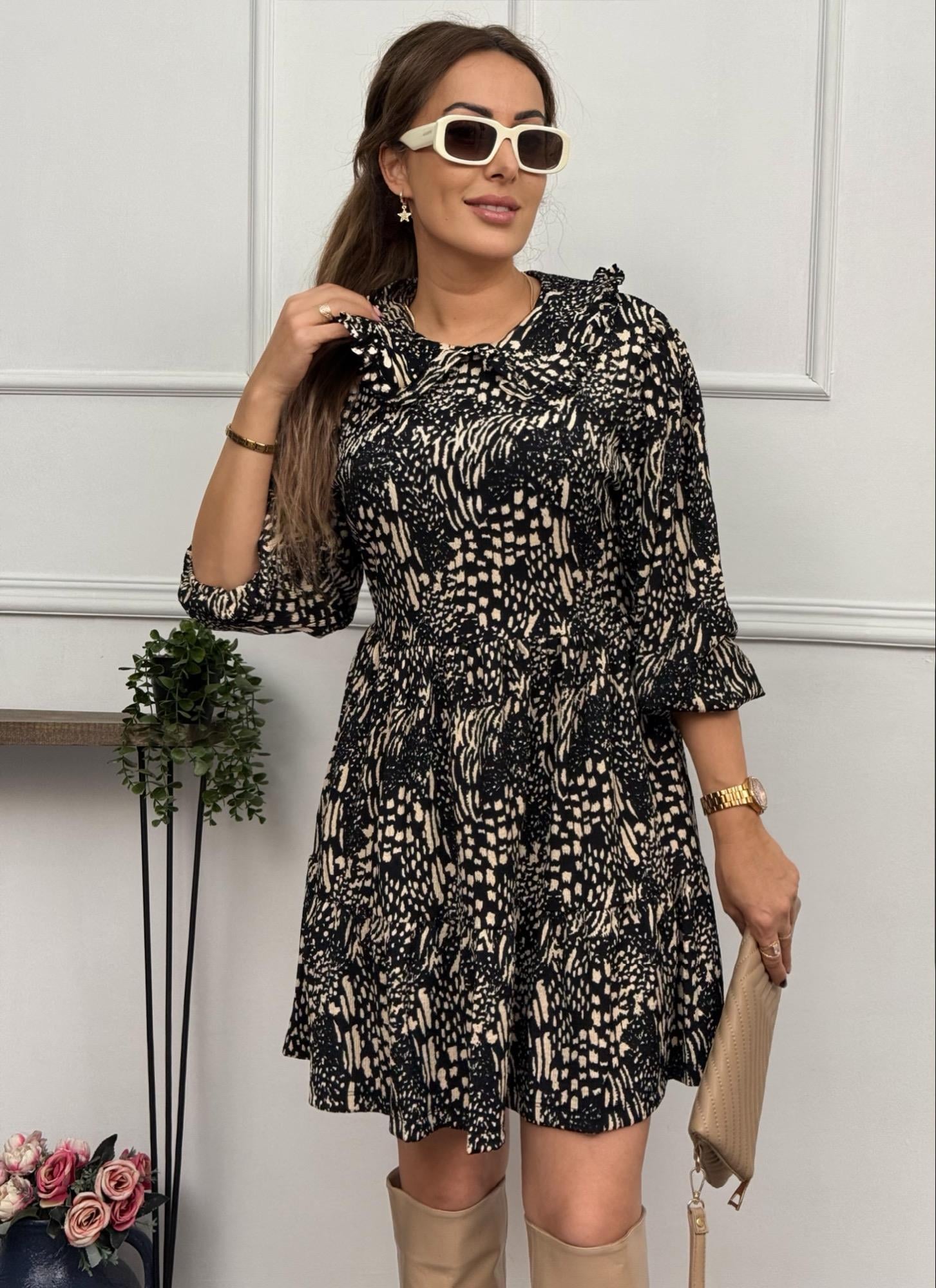 Vintage Yaka Desenli Siyah ElbiseYeni Gelenler ModayVintage Yaka Desenli Siyah Elbise