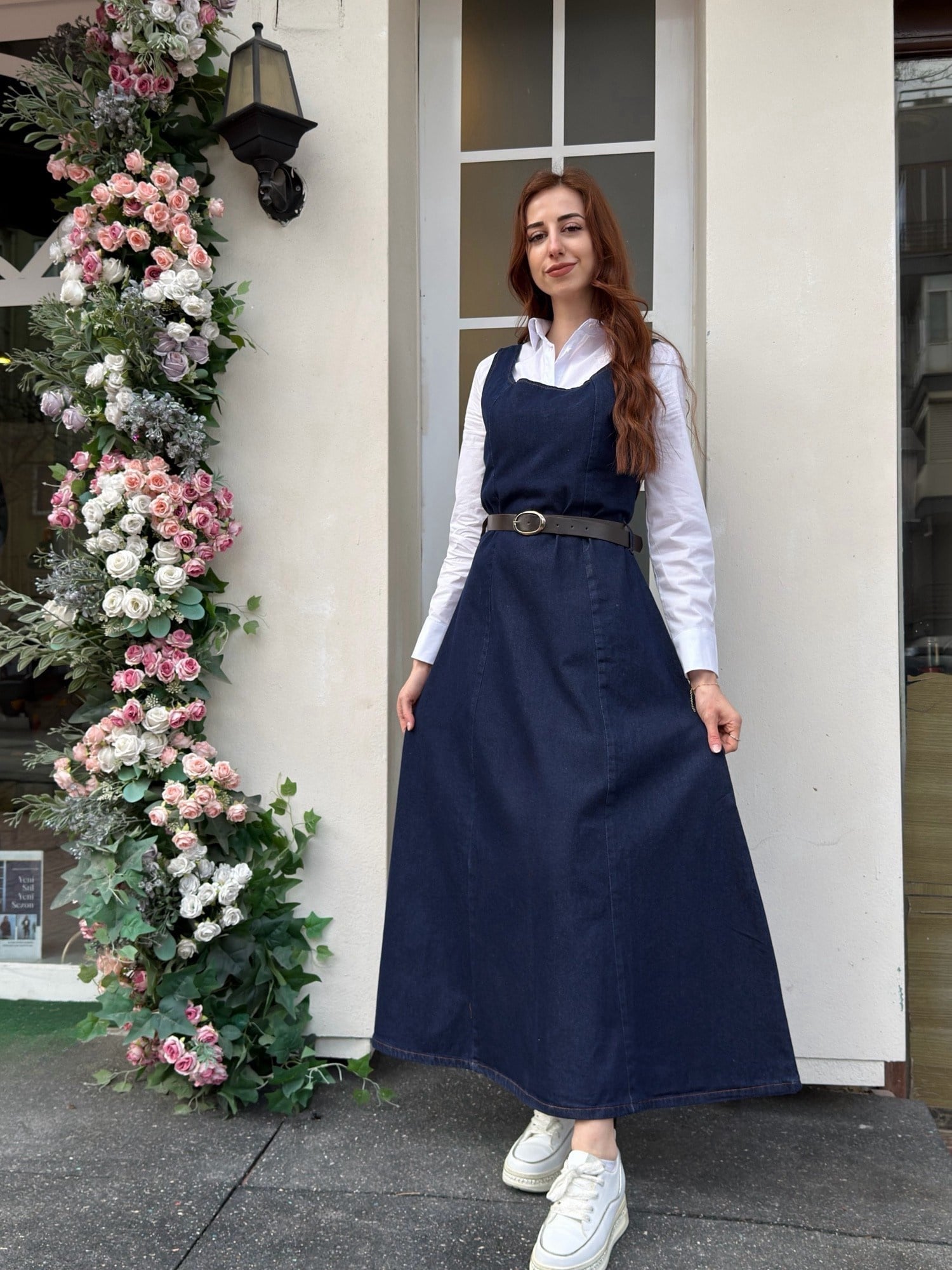 Kare Yaka Kemerli Lacivert Denim ElbiseYeni Gelenler ModayKare Yaka Kemerli Lacivert Denim Elbise