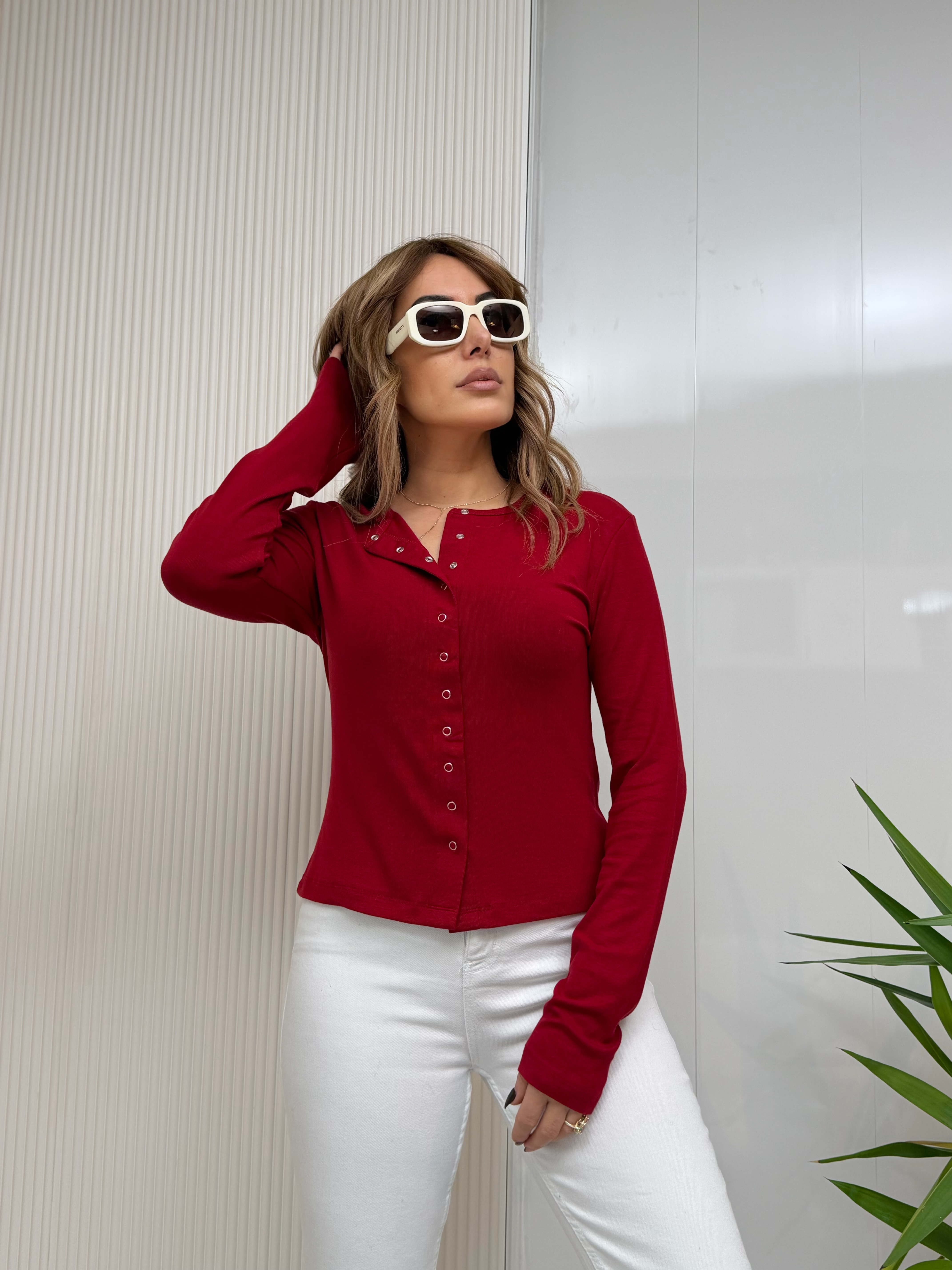 Kırmızı Çıt Çıt Detaylı Uzun Kollu BluzYeni Gelenler ModayKırmızı Çıt Çıt Detaylı Uzun Kollu Bluz