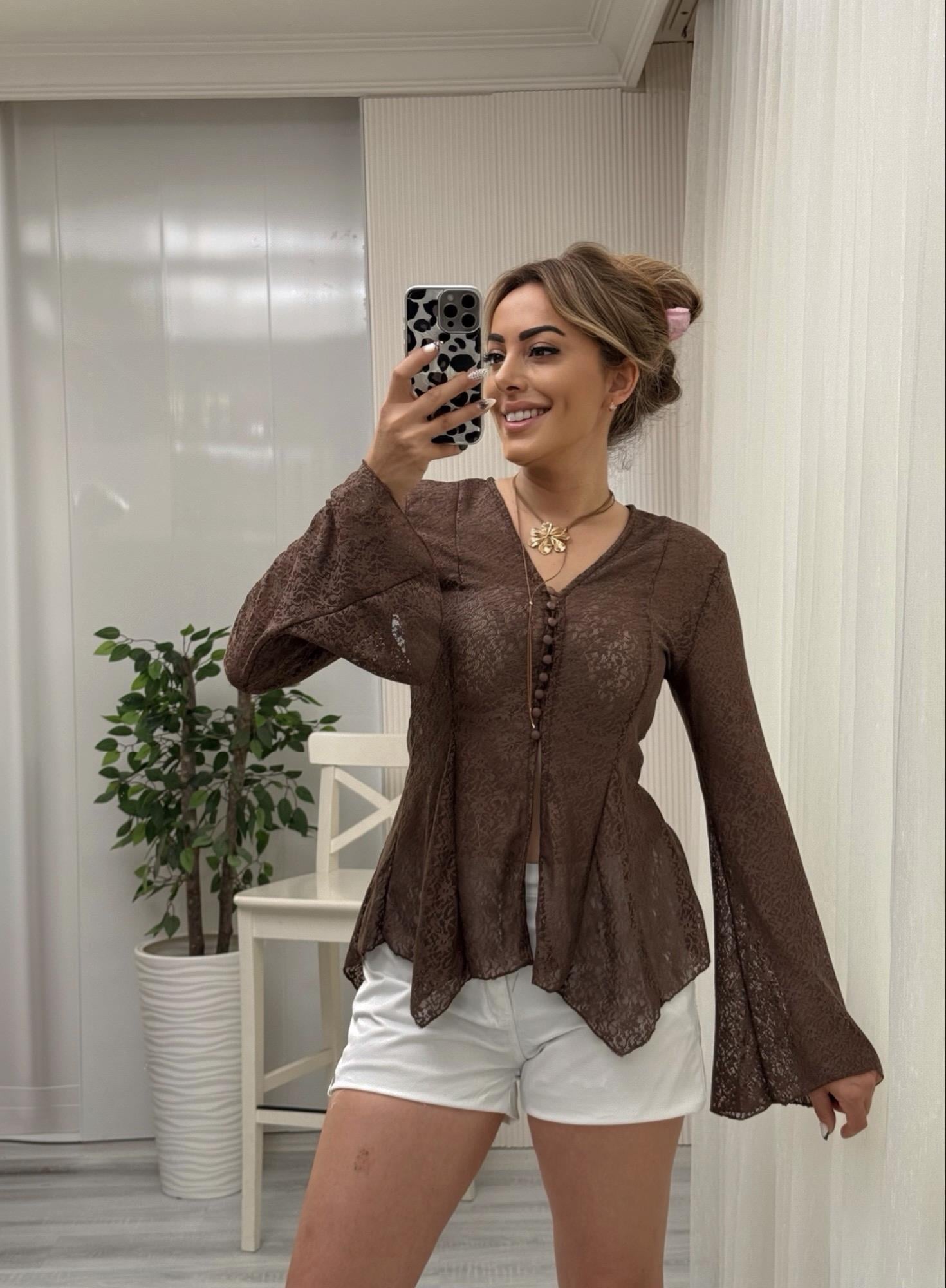 MODAYBUTİKDüğmeli Kolları Volanlı Acı Kahve Peplum Dantel Bluz