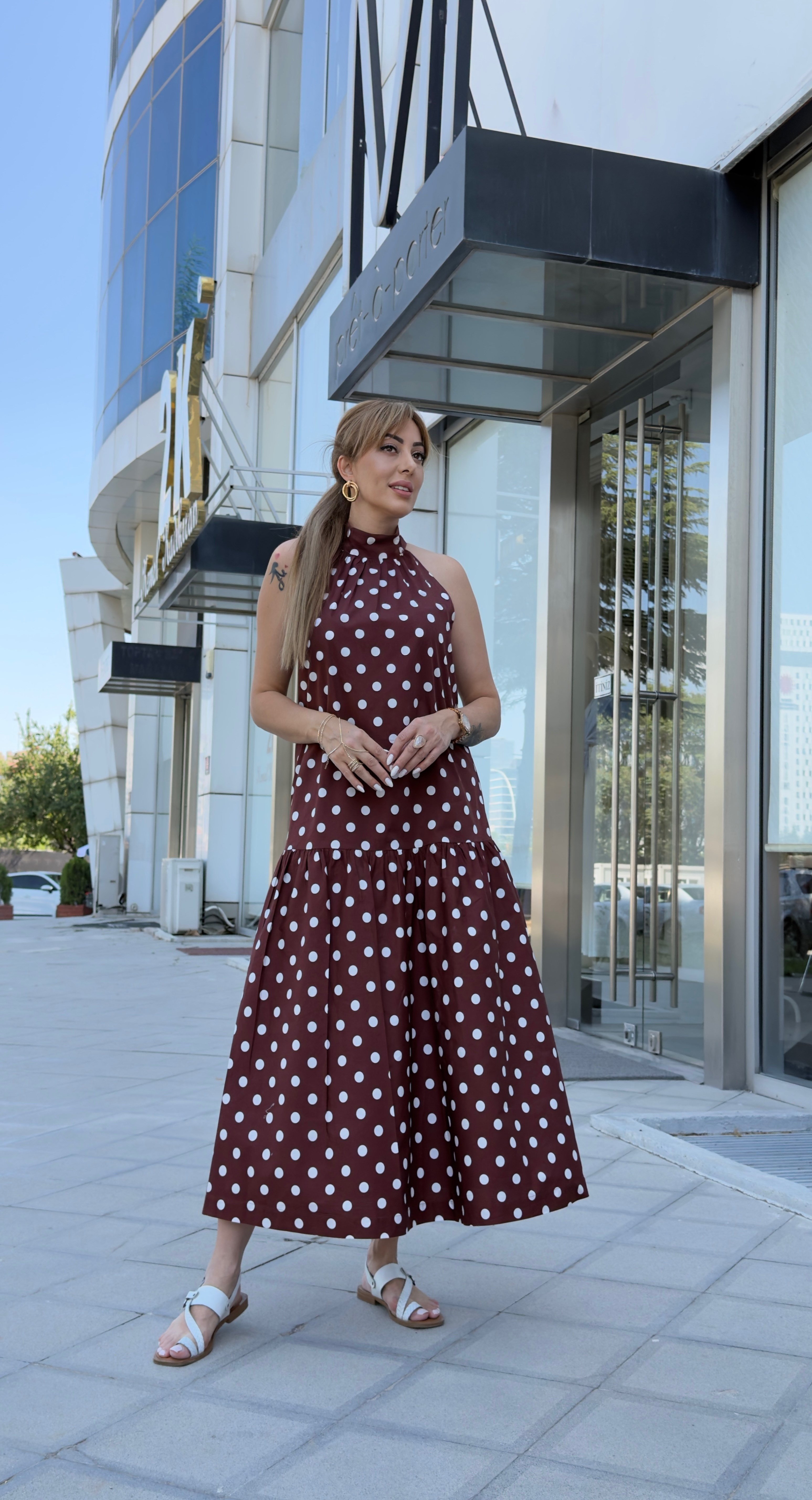 MODAYBUTİKKahve Puantiyeli Halter Yaka  Volan Detay Maxi Elbise