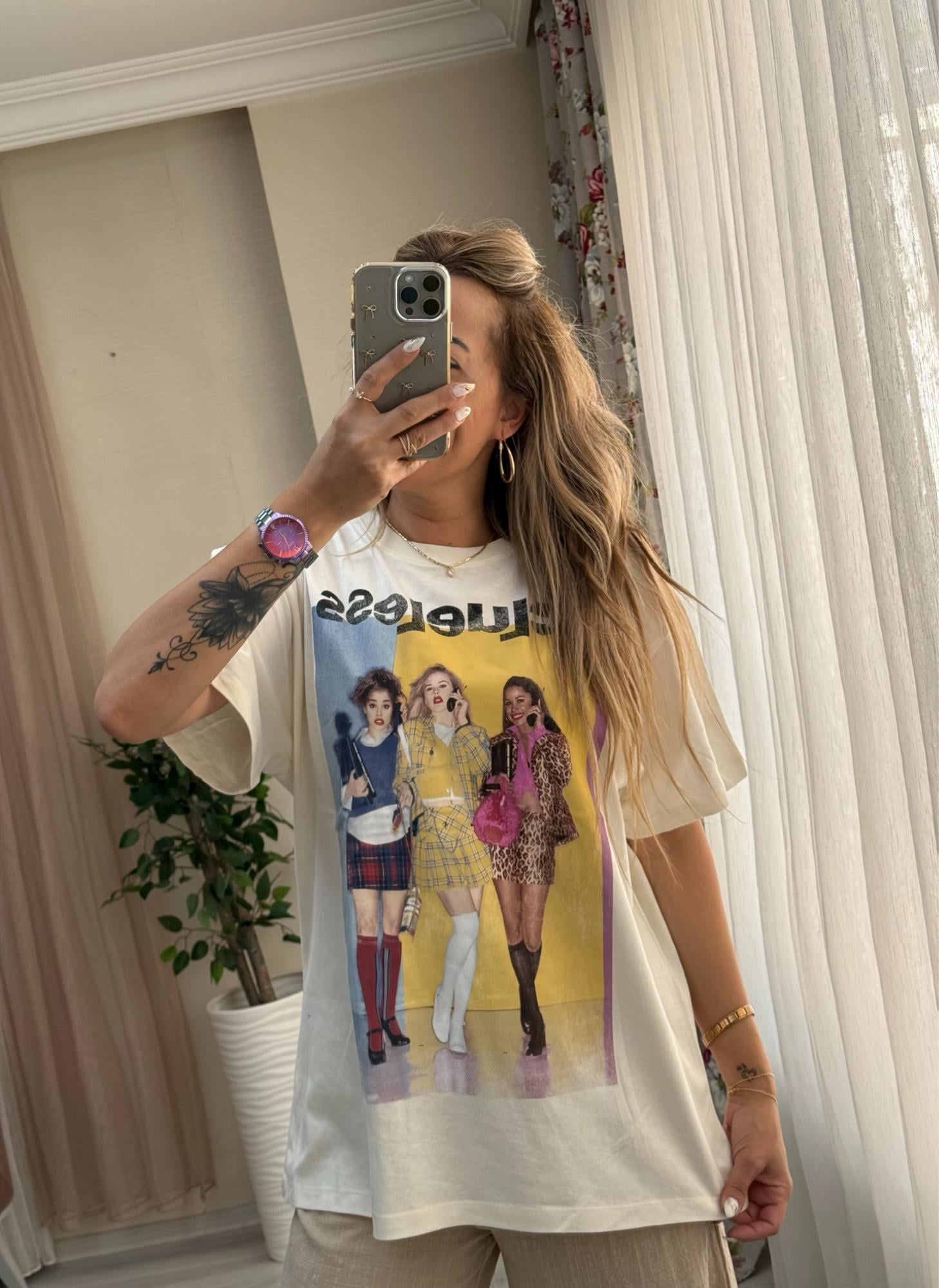 Önü kız Baskılı Oversize TişörtYeni Gelenler ModayÖnü kız Baskılı Oversize Tişört