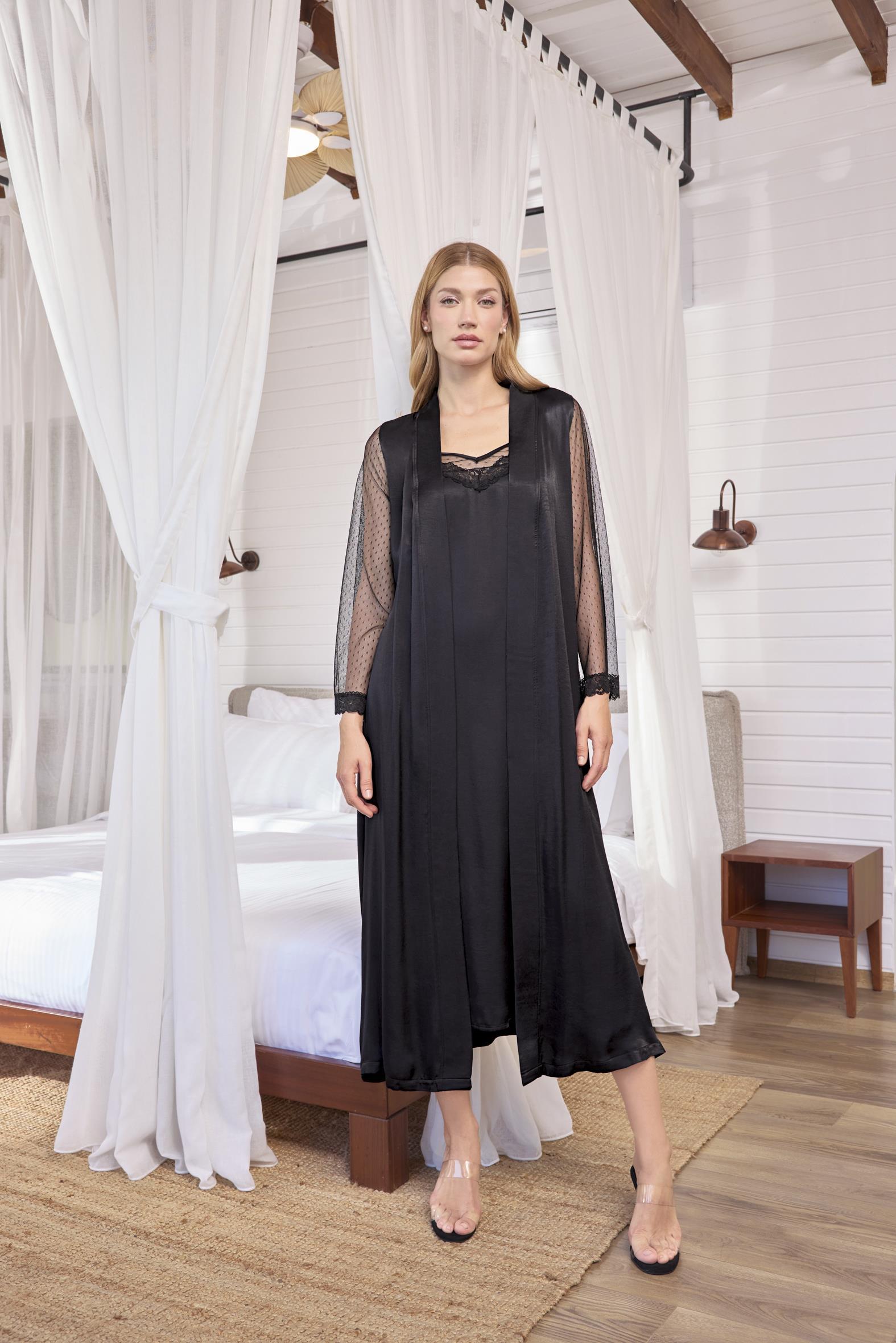 Dantelli Tüllü ve Dekolteli Saten Sabahlık Takımı