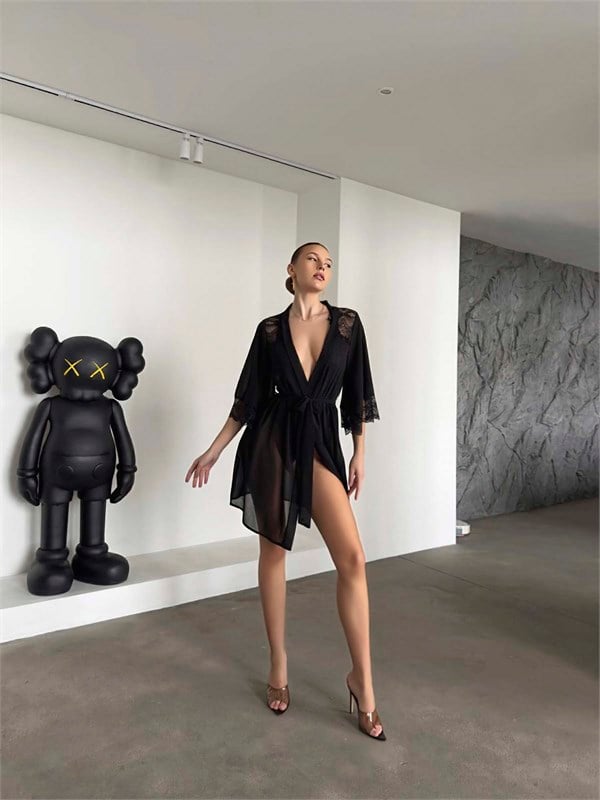 Şık Tasarım Siyah Dantel İşlemeli Body Suit ve Tül Gecelik Takımı