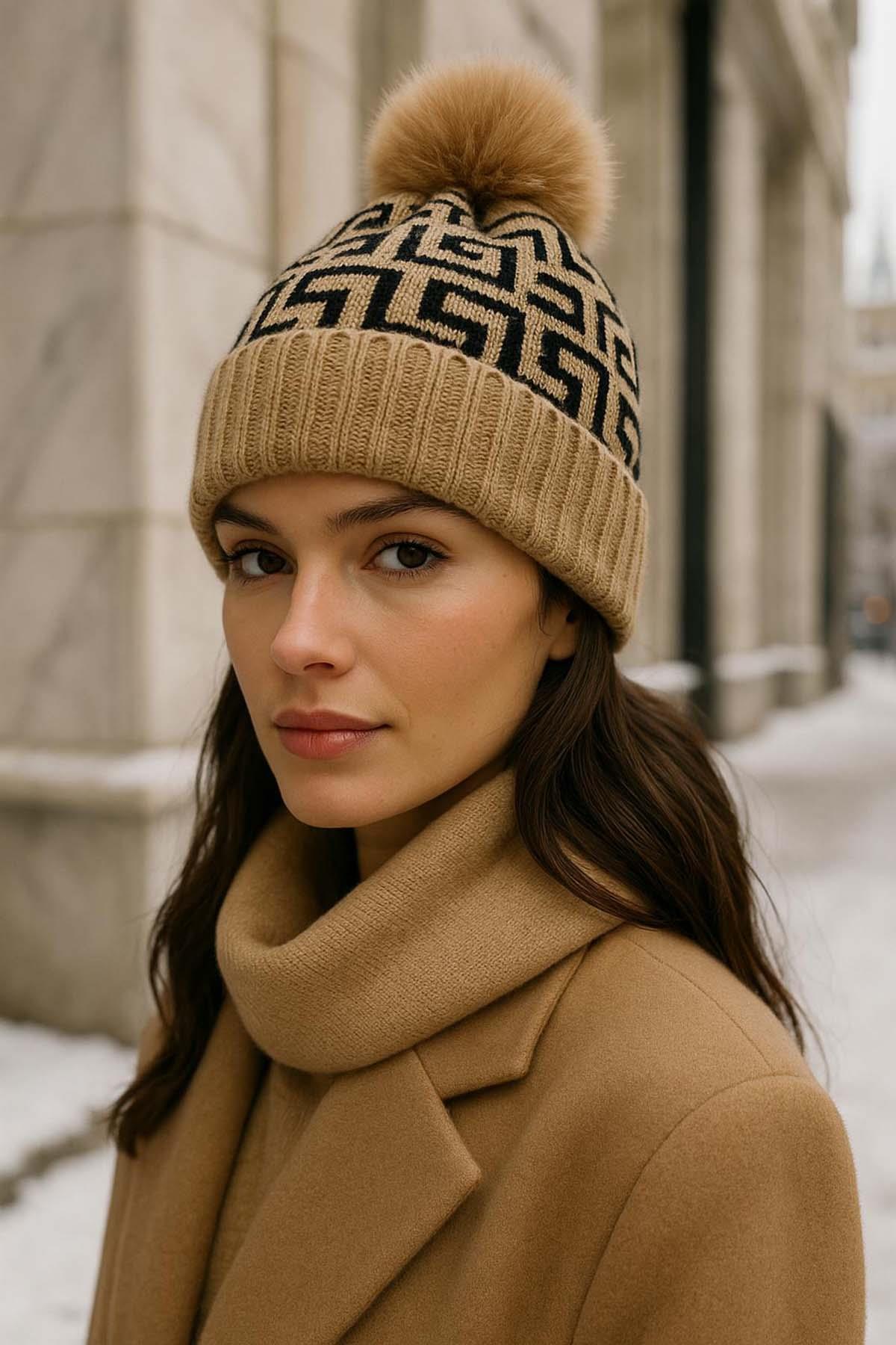 Kadın Ponpon Detay İçi Polar Desenli Bere RKŞ-1144 Camel