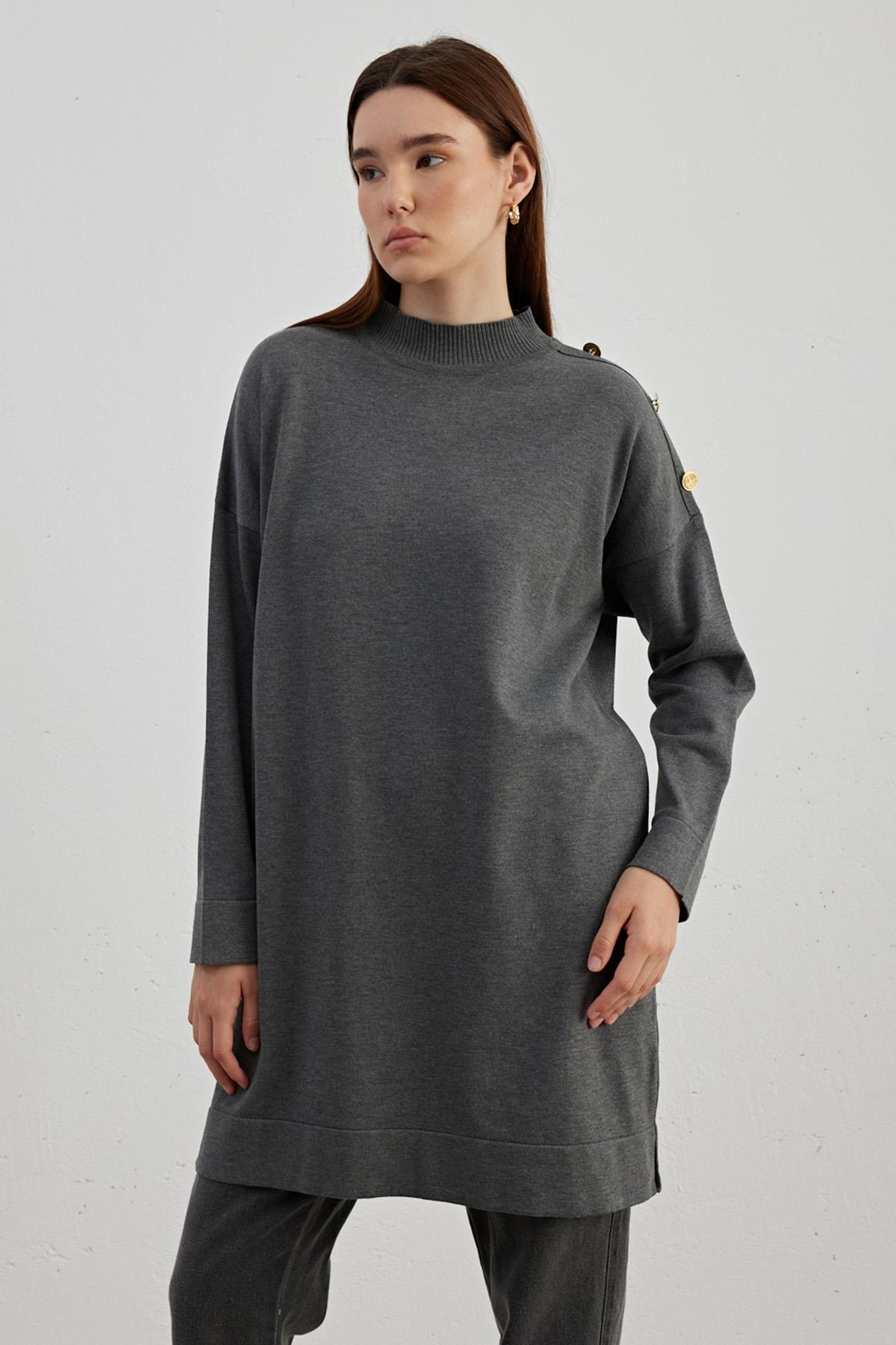 Omzu Düğmeli Triko Tunik 704 Füme