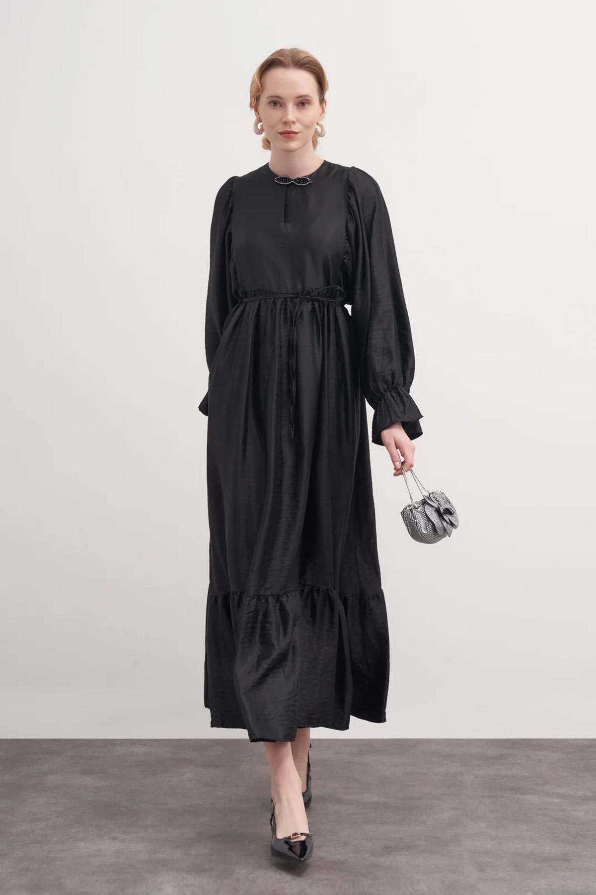 Broşlu İpek Elbise 8210 Siyah