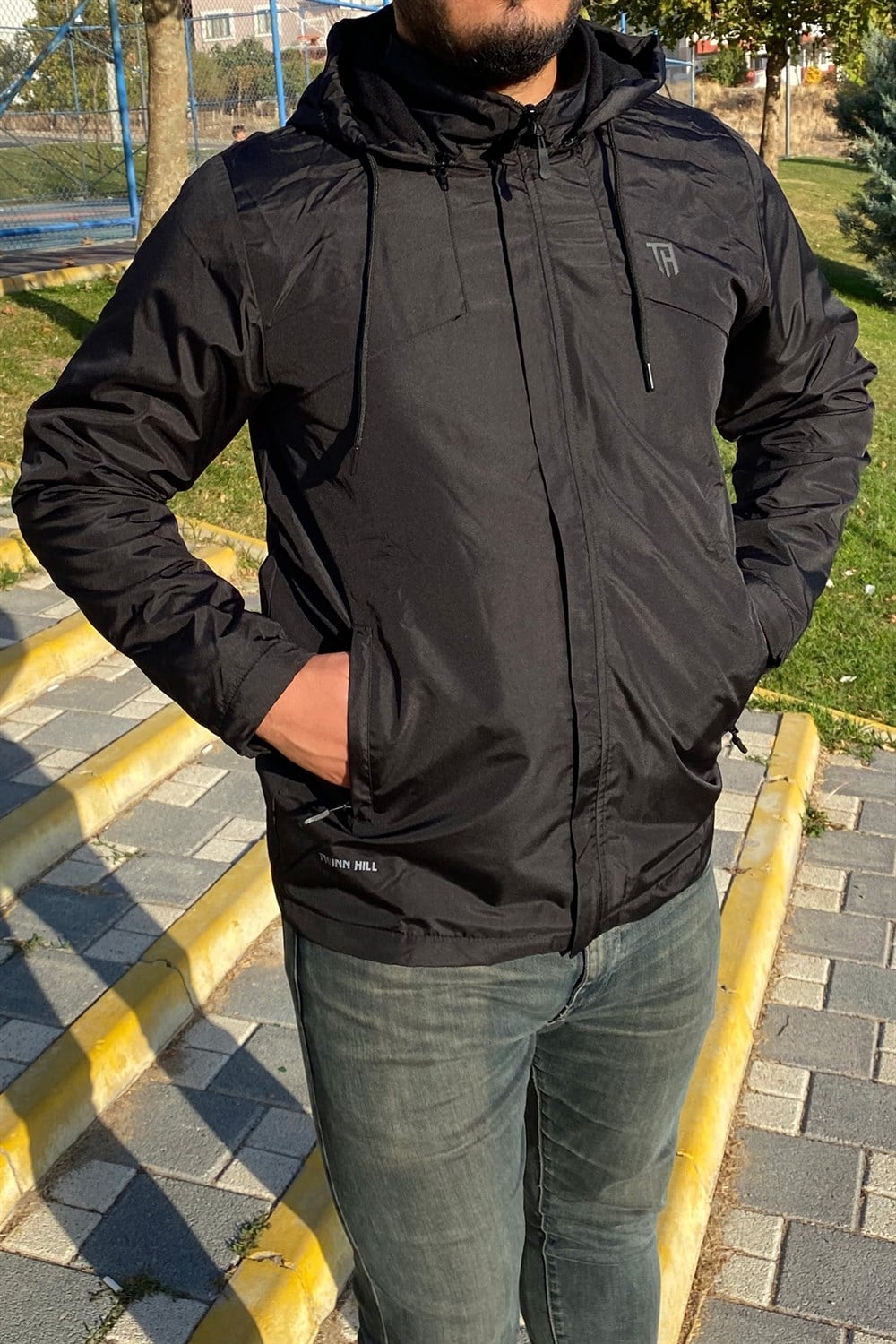 Erkek Kapüşonlu Rüzgar Geçirmez Cep Detaylı İçi Polar Kışlık Mont  Siyah Remsa Spor TH841