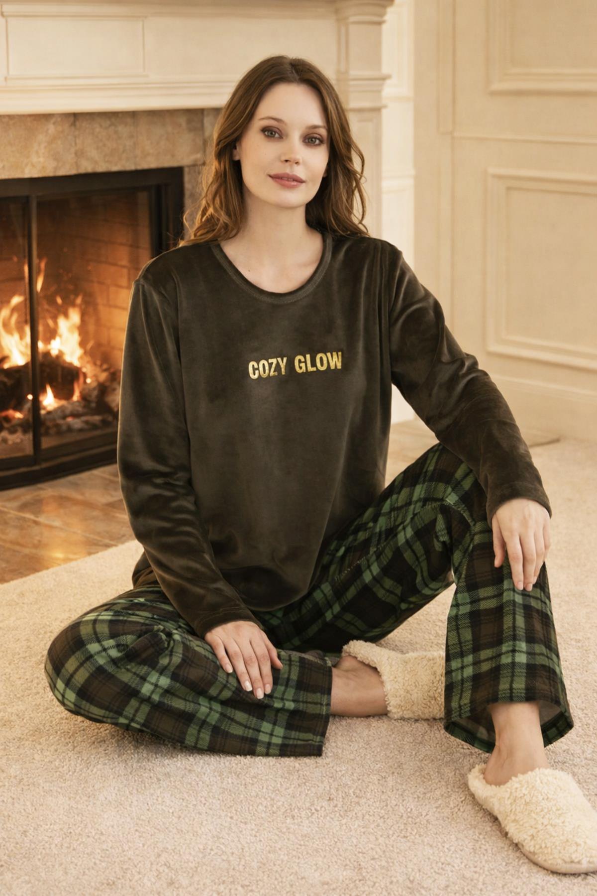 Kadın Desenli Kadife Kumaş Pijama Takımı 13314-2457 Haki