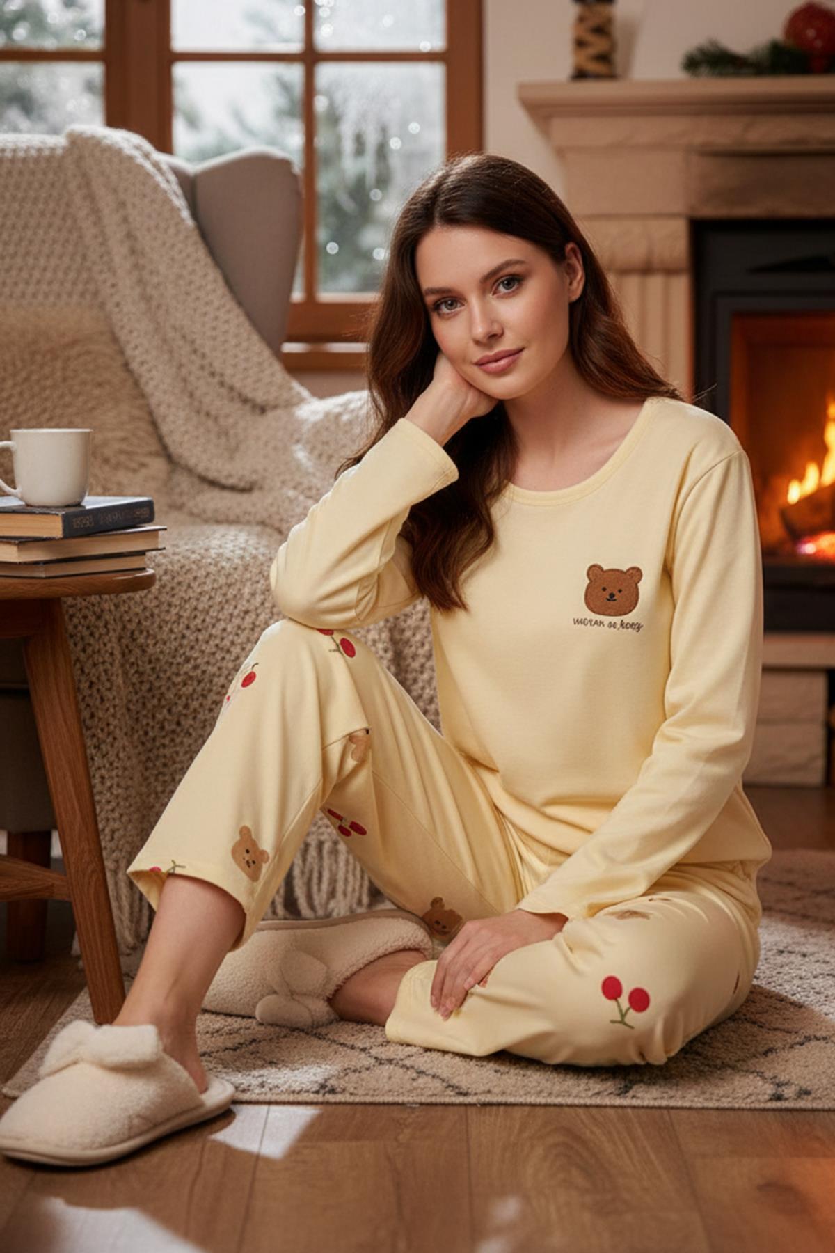 Kadın Desenli Kadife Kumaş Pijama Takımı 13313-2261 Sarı