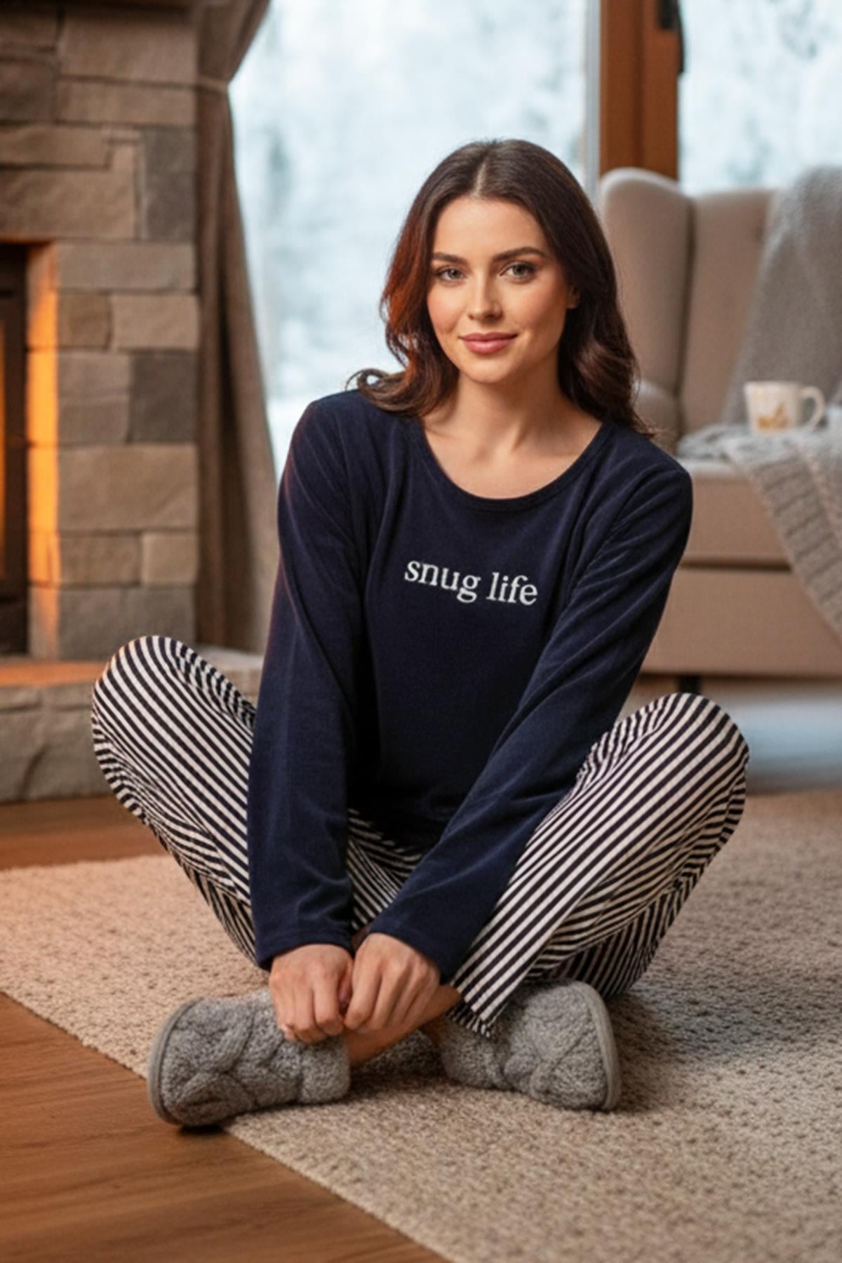 Kadın Desenli Kadife Kumaş Pijama Takımı 13314-2456 Lacivert