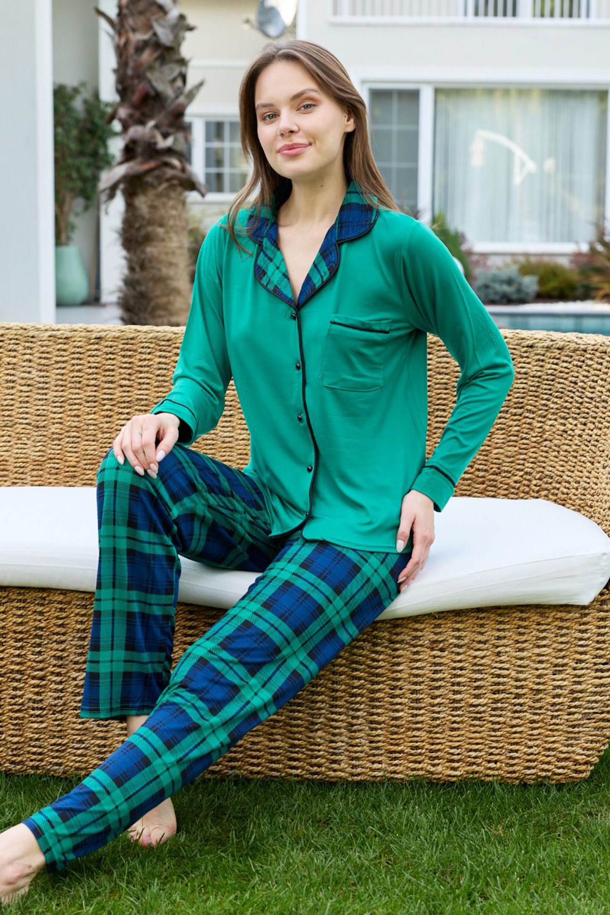 Kadın Ekose Desenli Önü Düğmeli Yumuşak Milan Kumaş Pijama Takımı 250386 Zümrüt Yeşil
