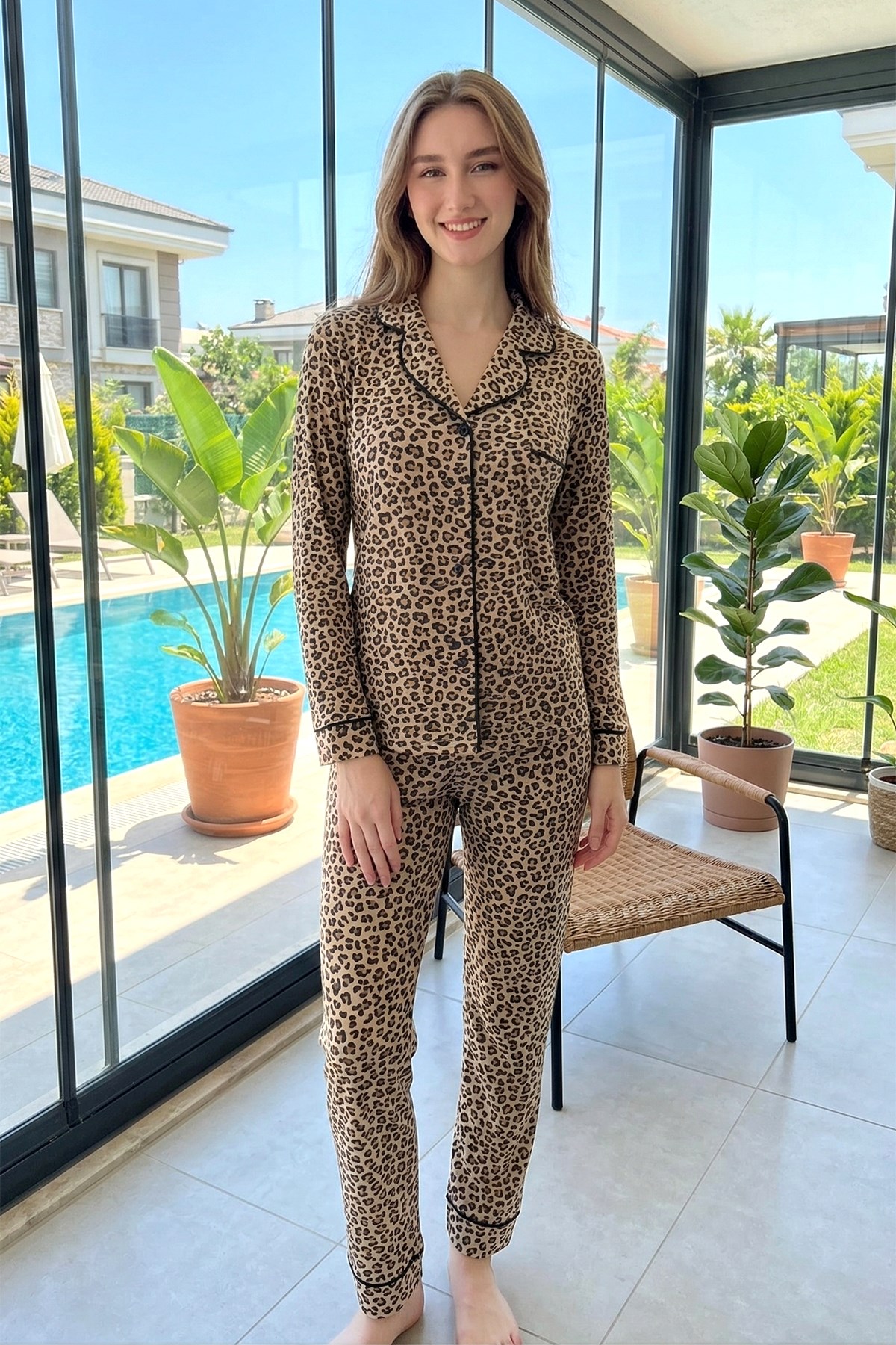 Kadın Leopar Desen Önü Düğmeli Yumuşak Milan Kumaş Pijama Takımı 250347-10 Kahverengi