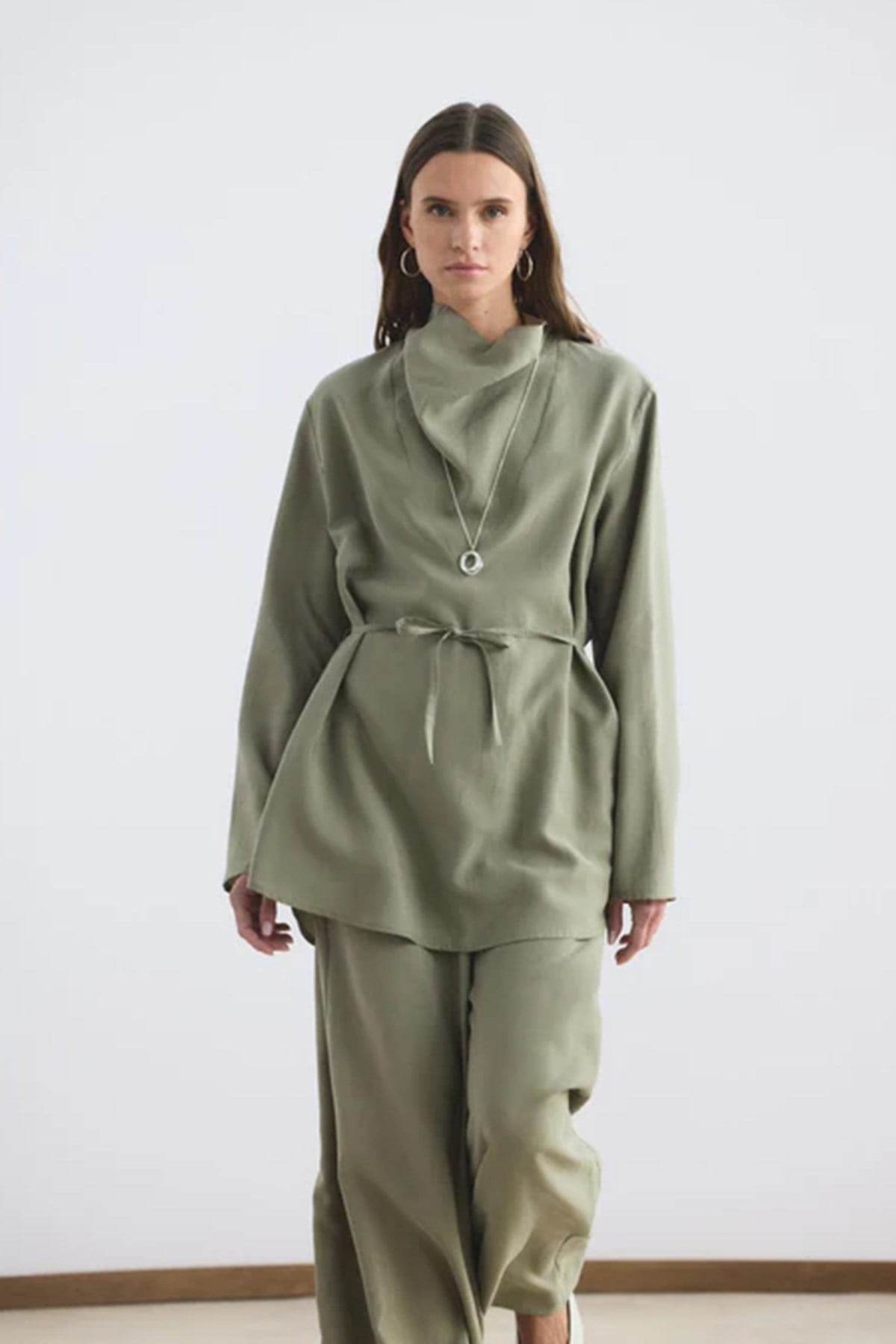 Kadriye Baştürk Drape Yaka Tunik Pantolon Takım 417 Adaçayı Yeşil