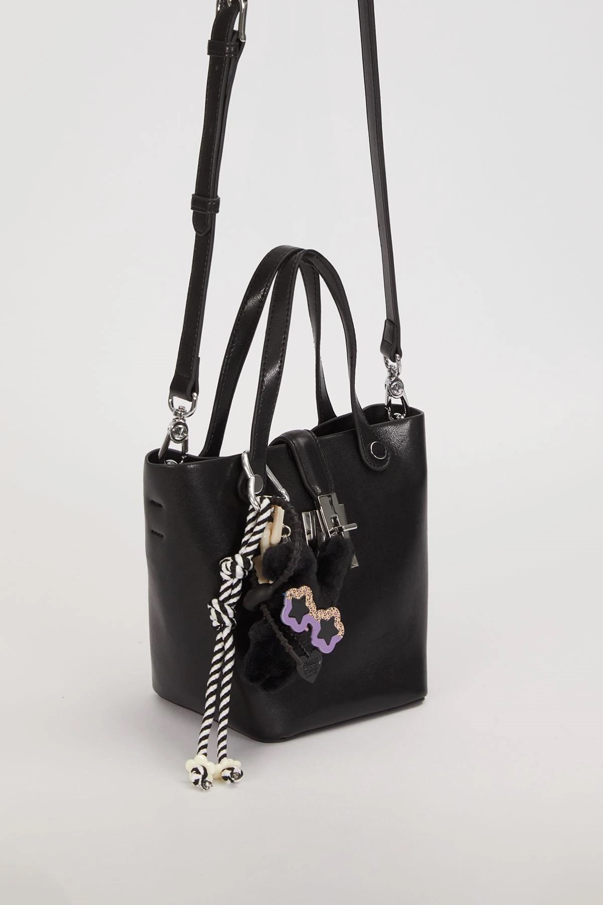 Levidor Charm Detay Askılı Premium Çanta 930616 Siyah