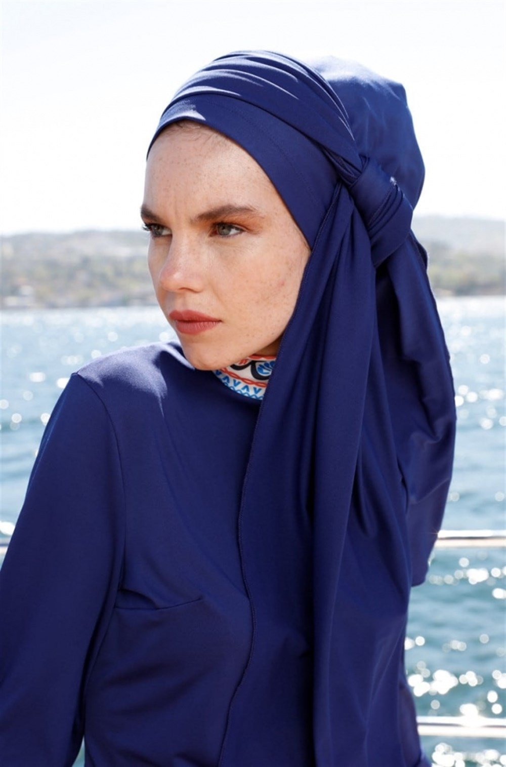 Saks Mavi Tarz Deniz Bonesi