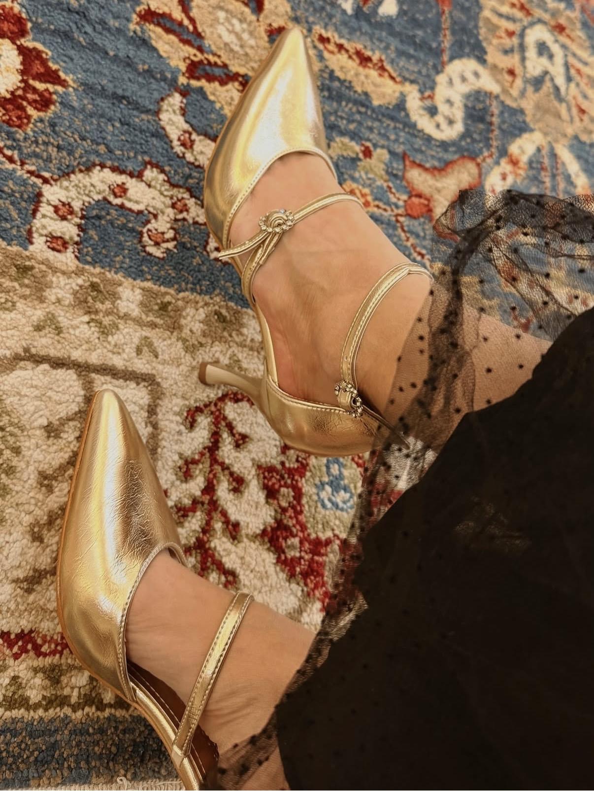 GOLD SİVRİ GÜMÜŞ TOKALI TOPUKLU AYAKKABI